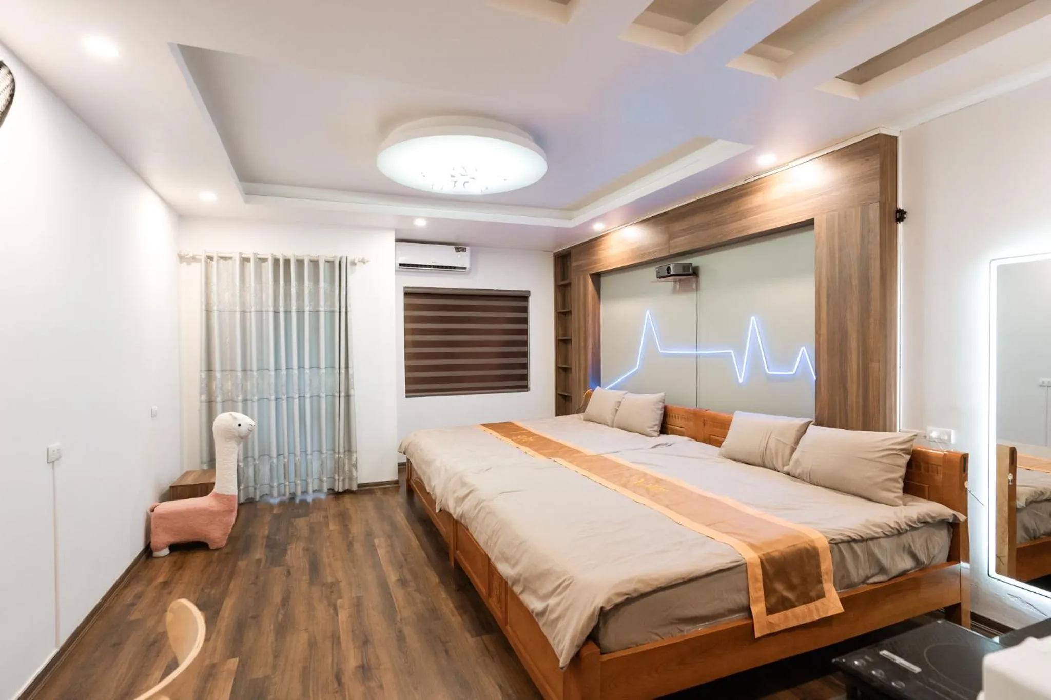 Bed in X-Stay Thư Trung