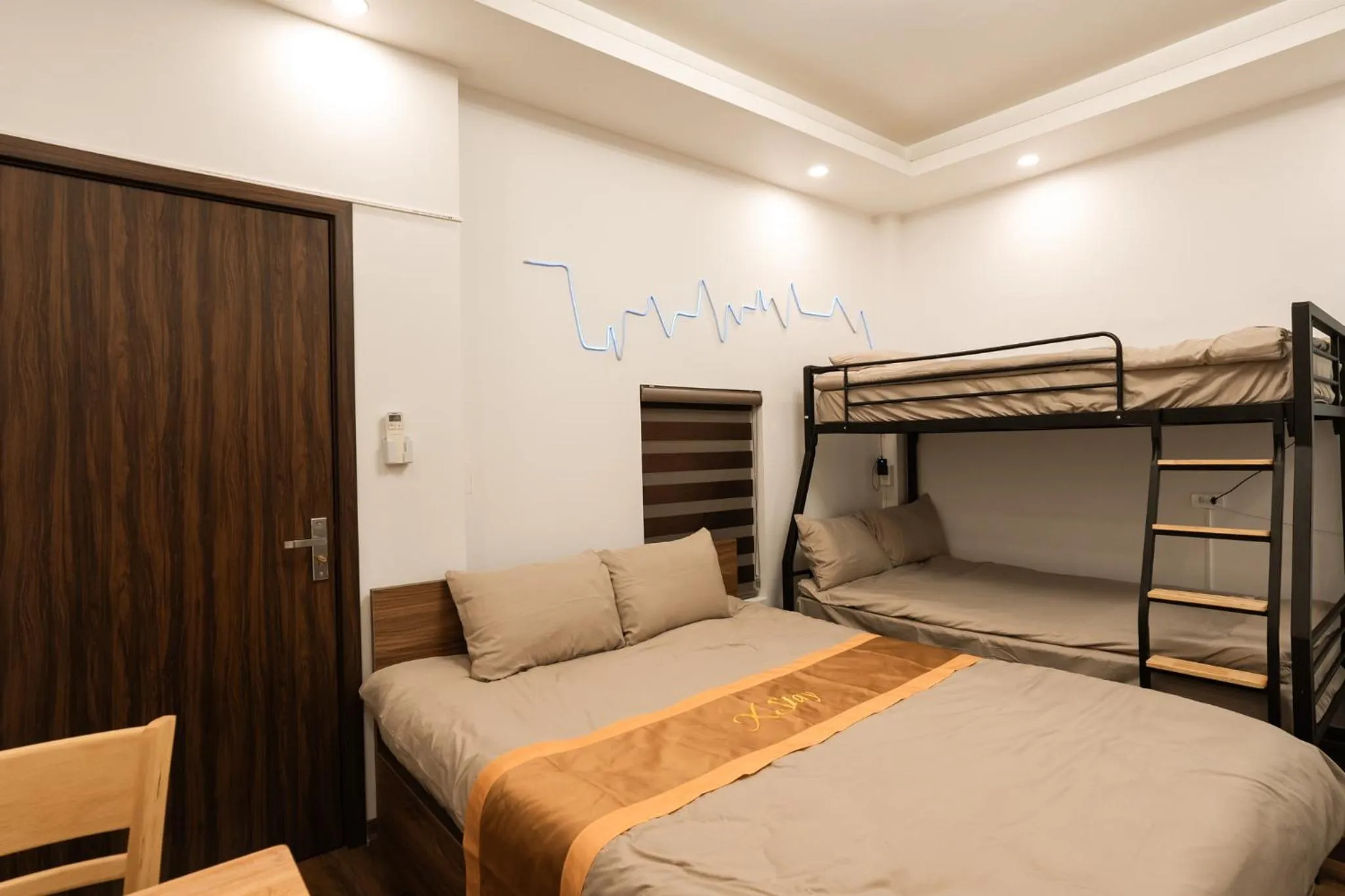 Bed in X-Stay Thư Trung