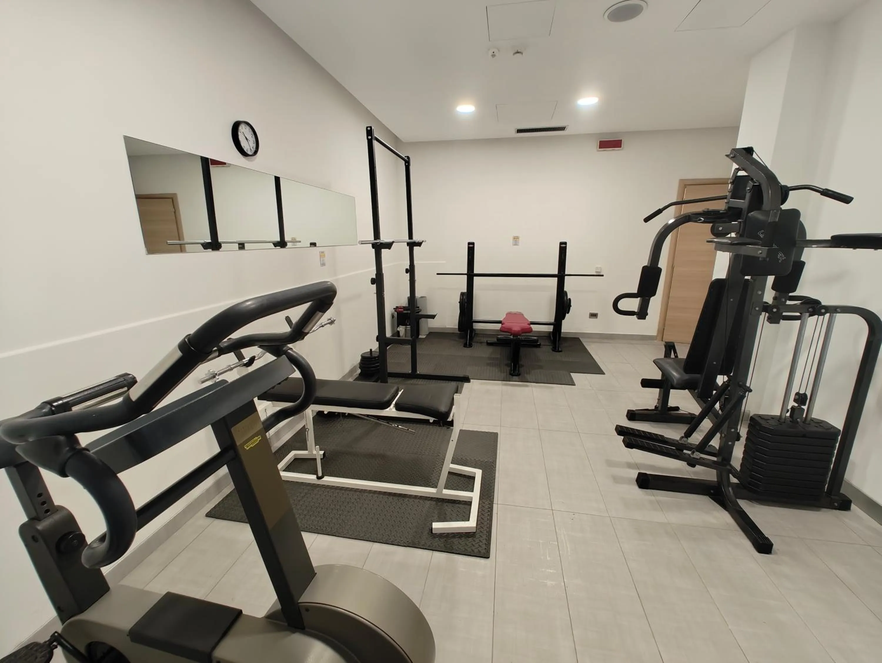 Fitness centre/facilities in Sunrise Hotel