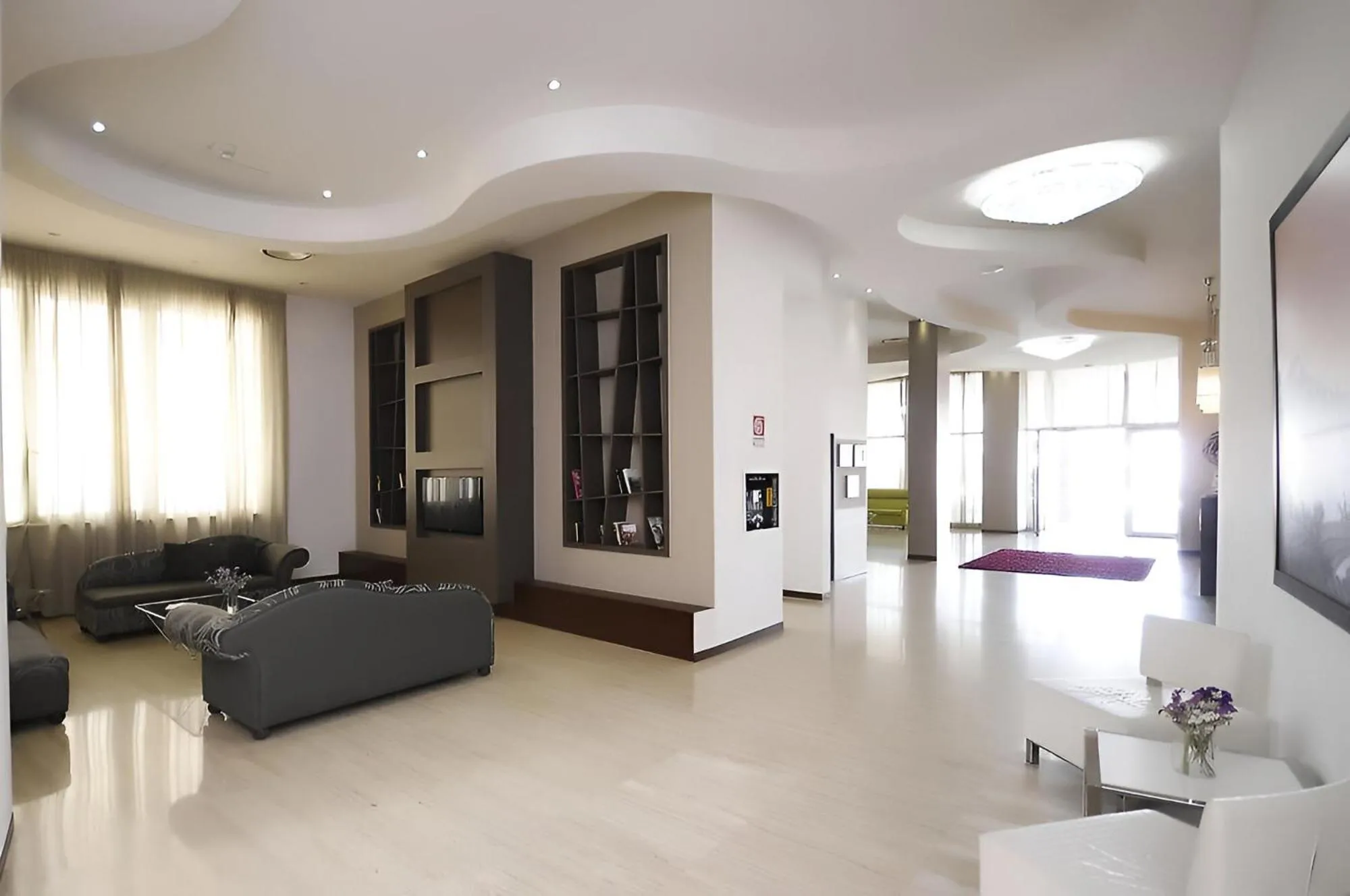 Communal lounge/ TV room in Sunrise Hotel