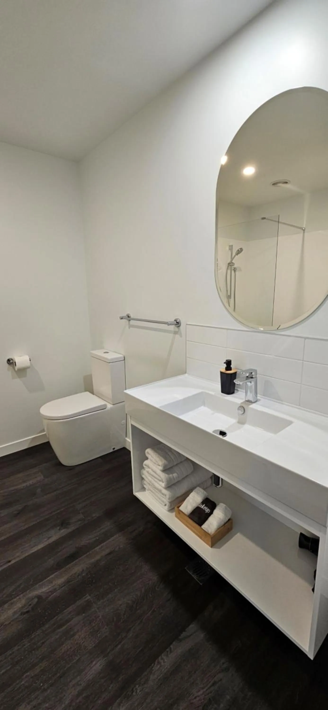 Toilet in Alps Motel & Apartments