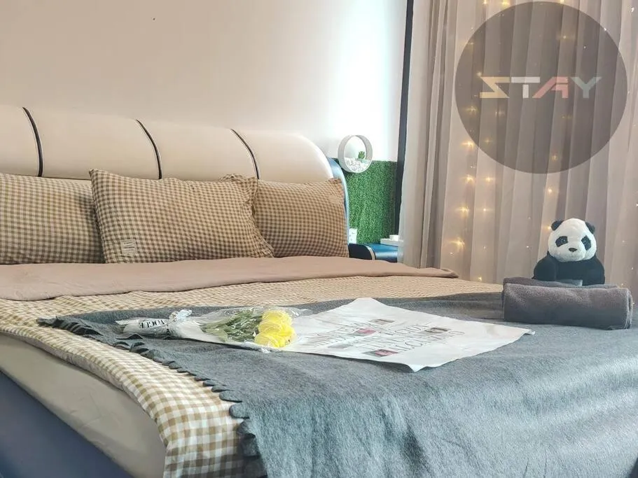 Bed in Almas Suites Cozy King Bed Studio Netflix By STAY