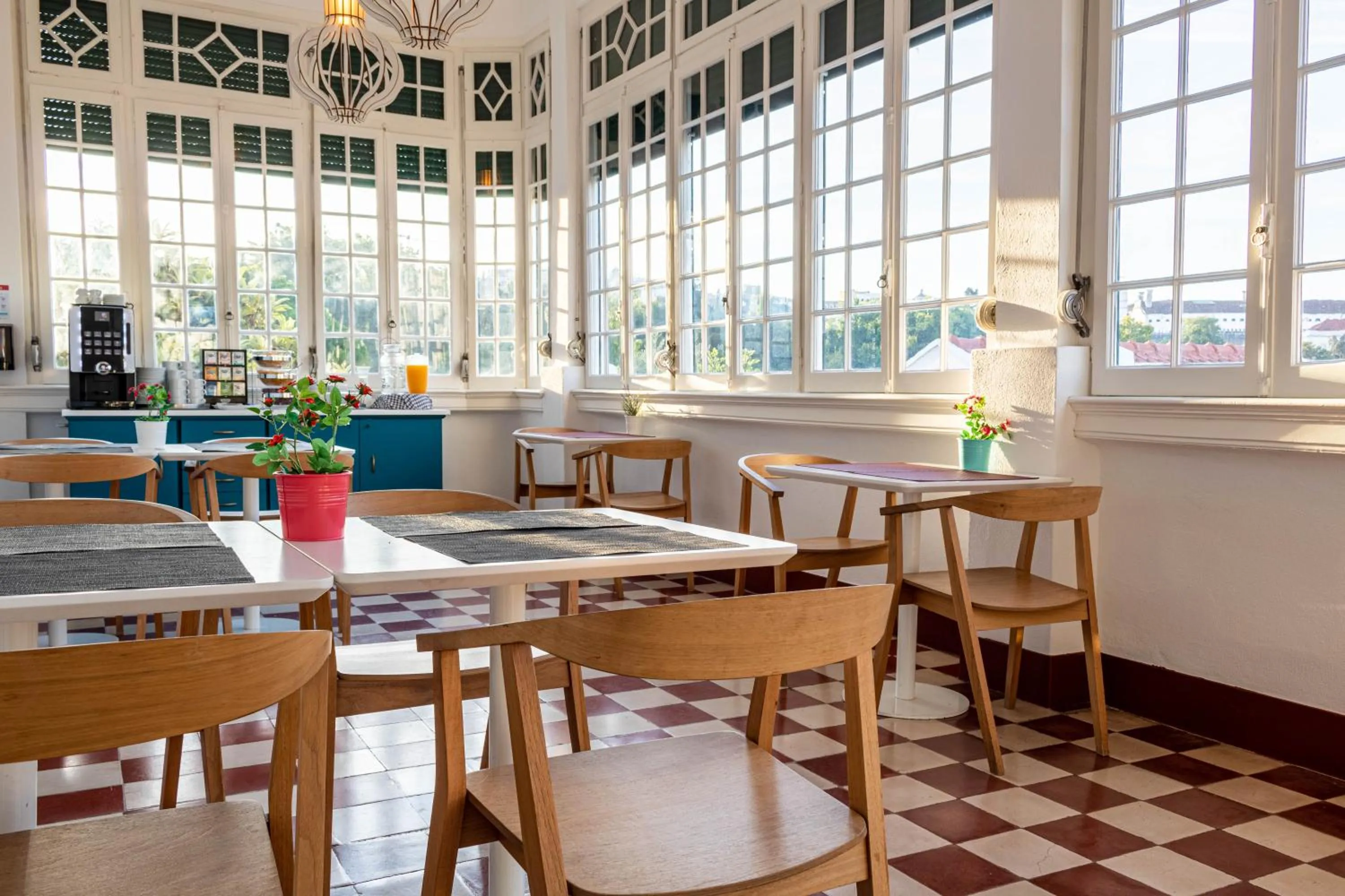 Breakfast in The Luggage