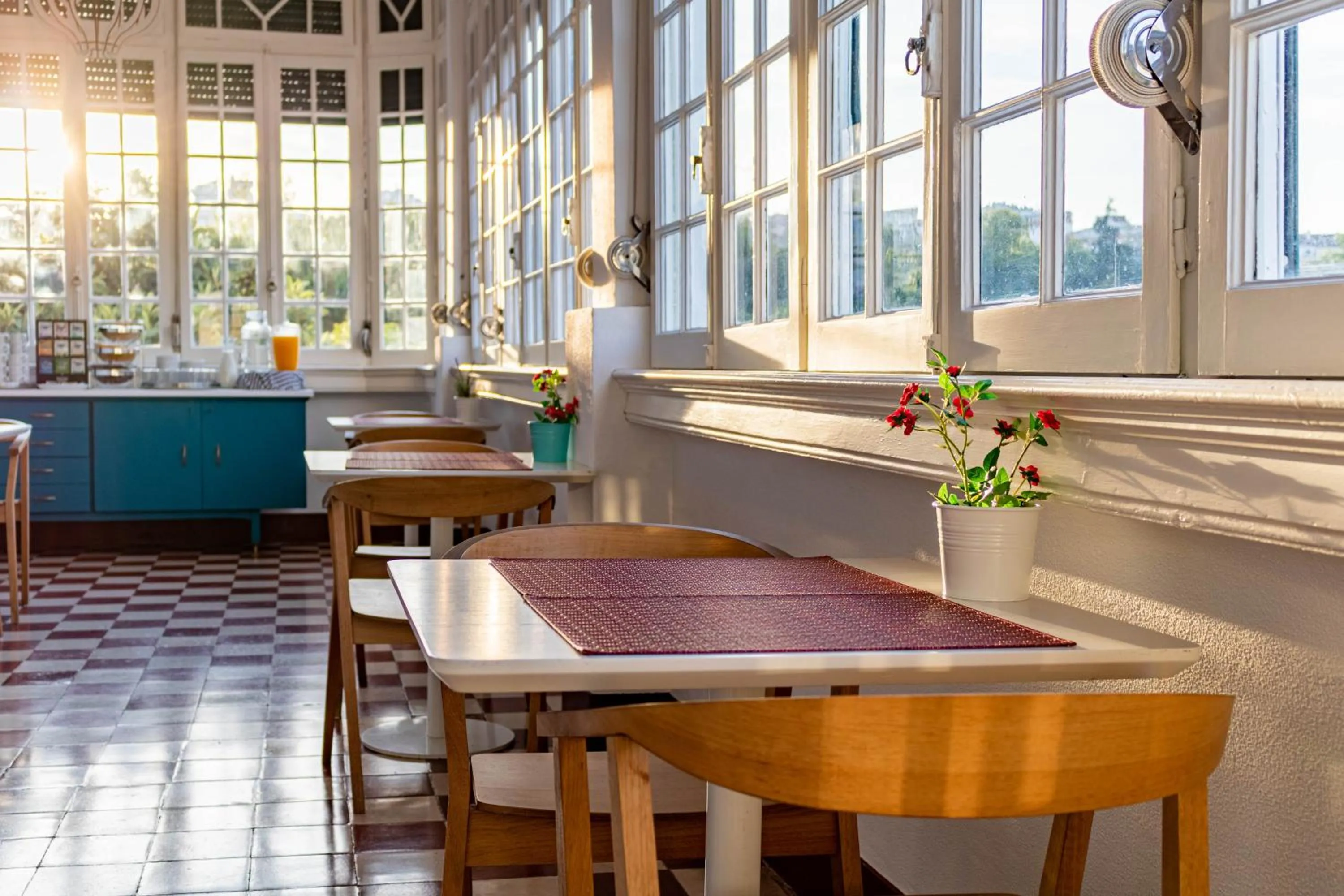 Breakfast in The Luggage