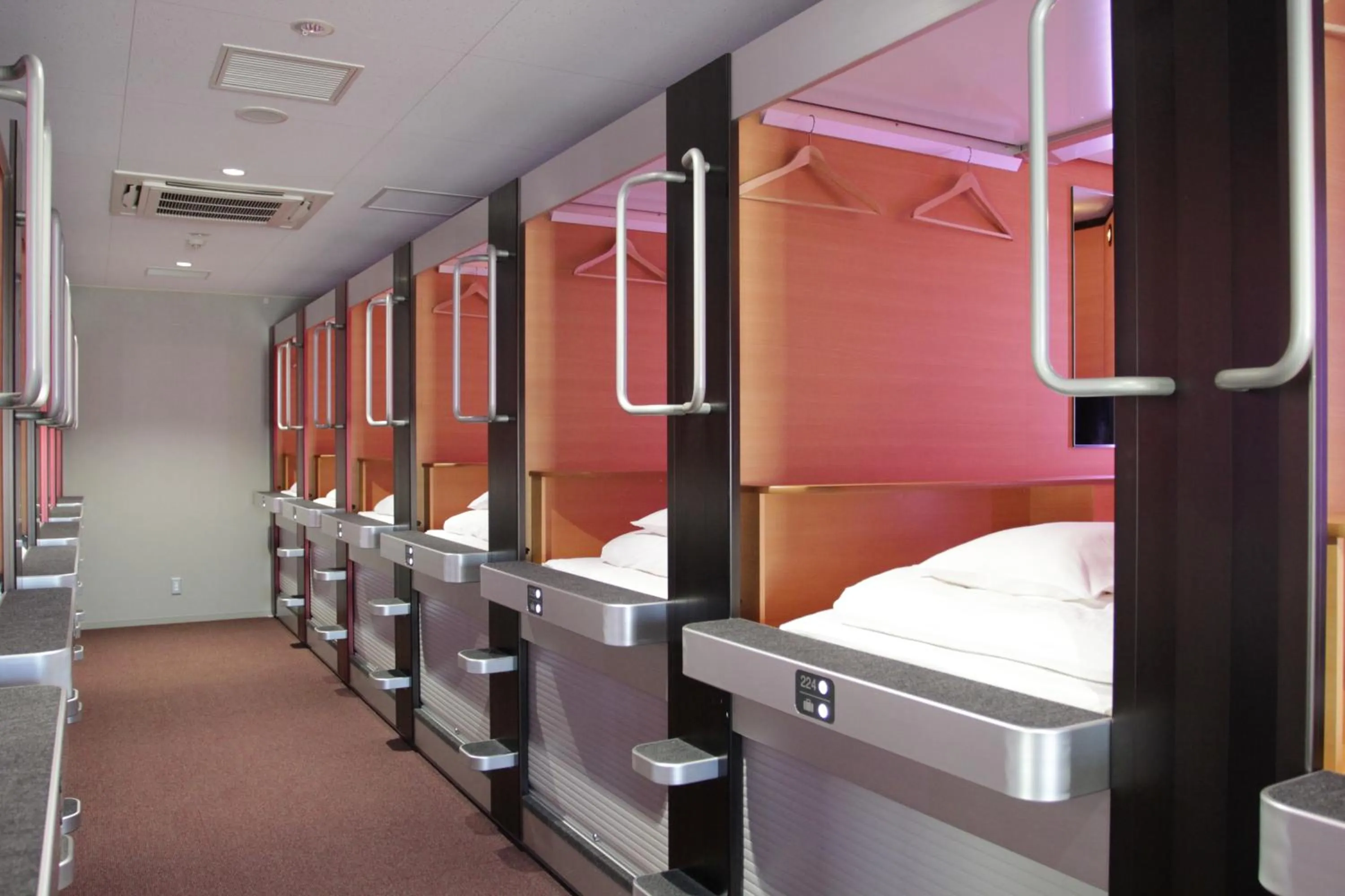 Photo of the whole room, Bed in The Lodge Moiwa 834