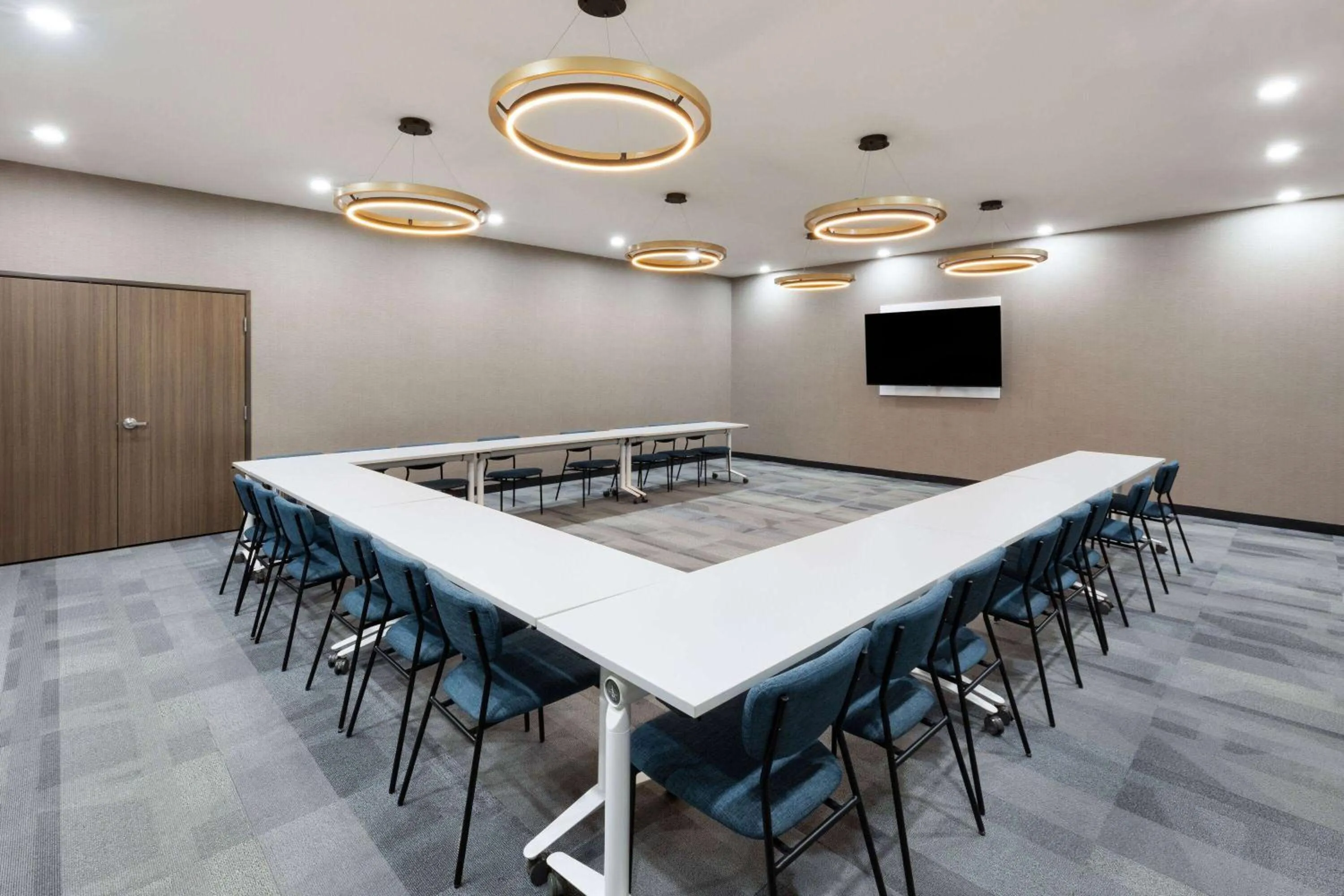 Meeting/conference room in La Quinta Inn & Suites by Wyndham San Antonio at the RIM