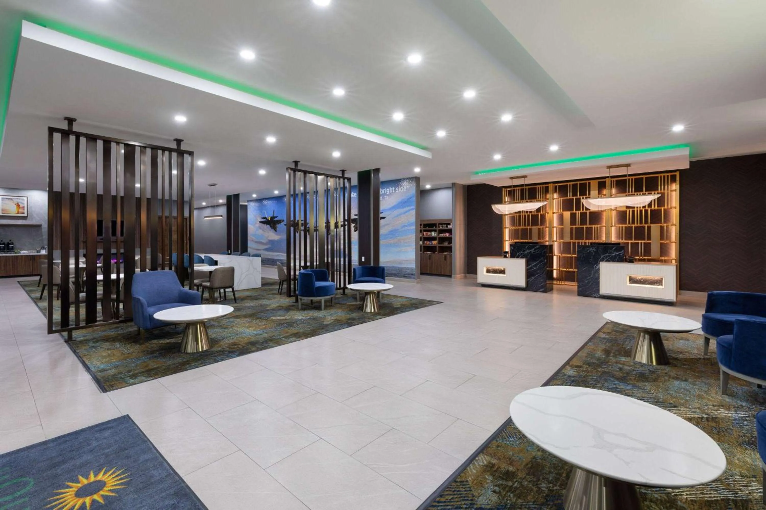 Communal lounge/ TV room in La Quinta Inn & Suites by Wyndham San Antonio at the RIM