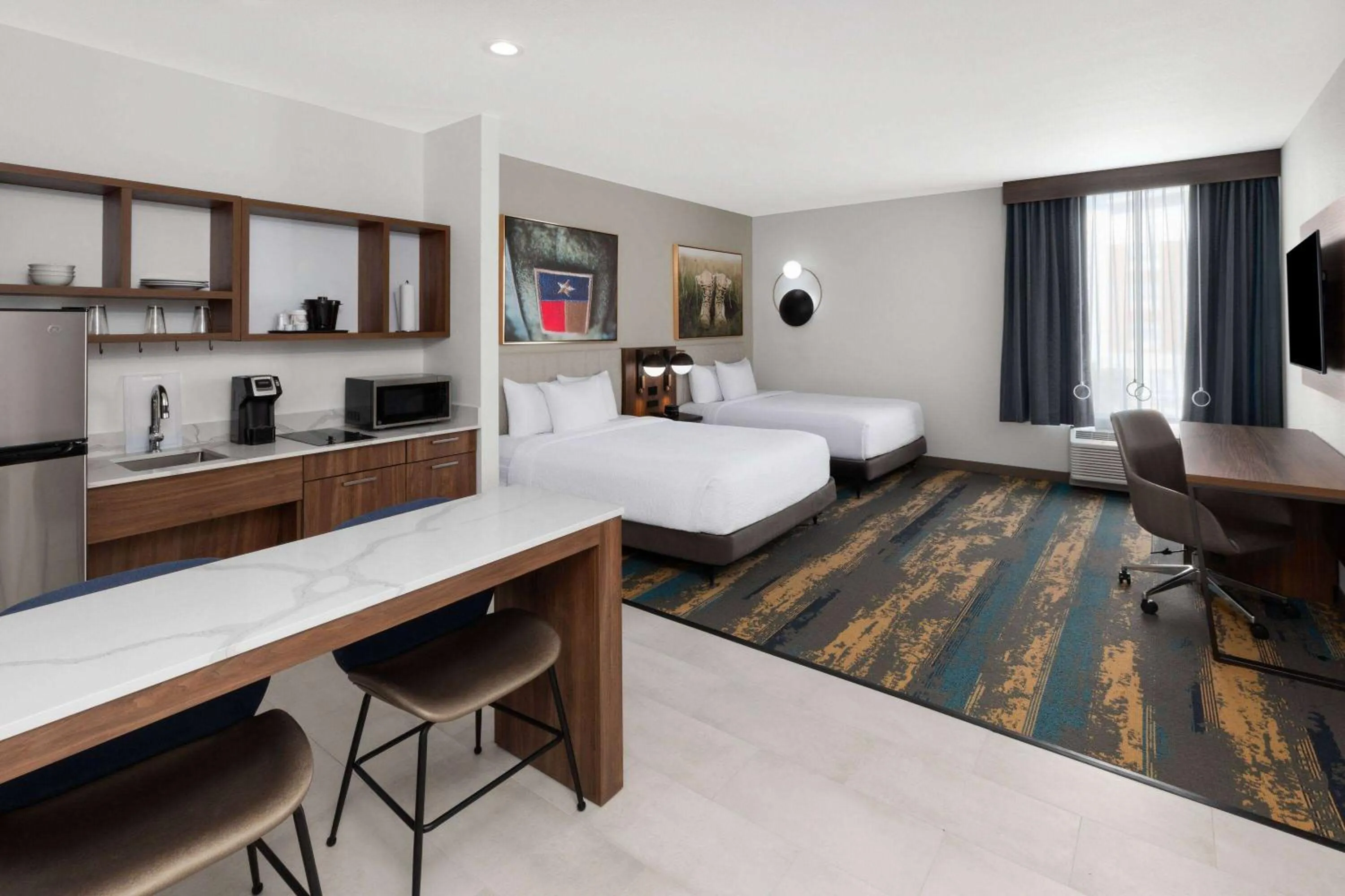 Photo of the whole room, Bed in La Quinta Inn & Suites by Wyndham San Antonio at the RIM