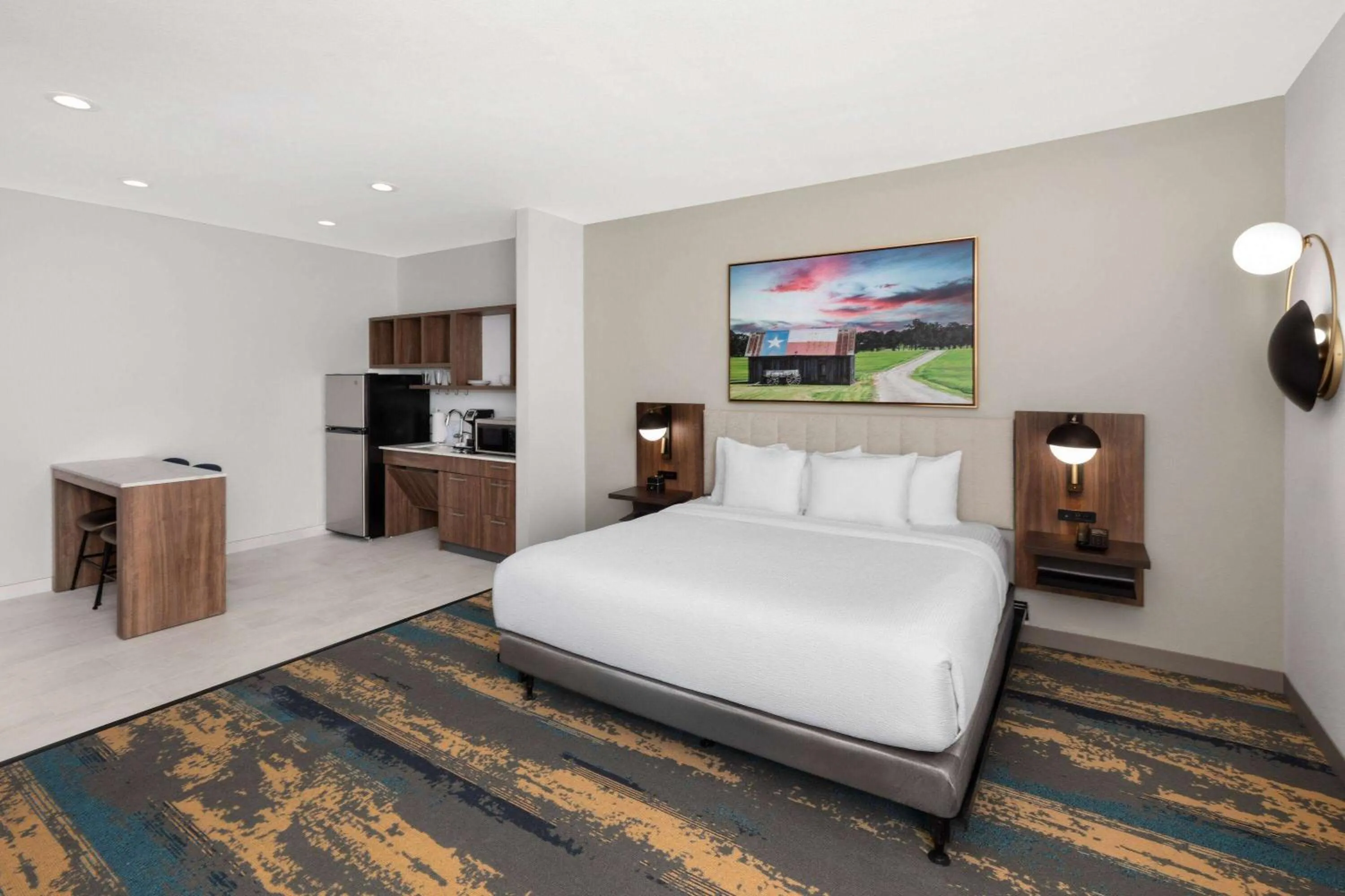 Photo of the whole room, Bed in La Quinta Inn & Suites by Wyndham San Antonio at the RIM