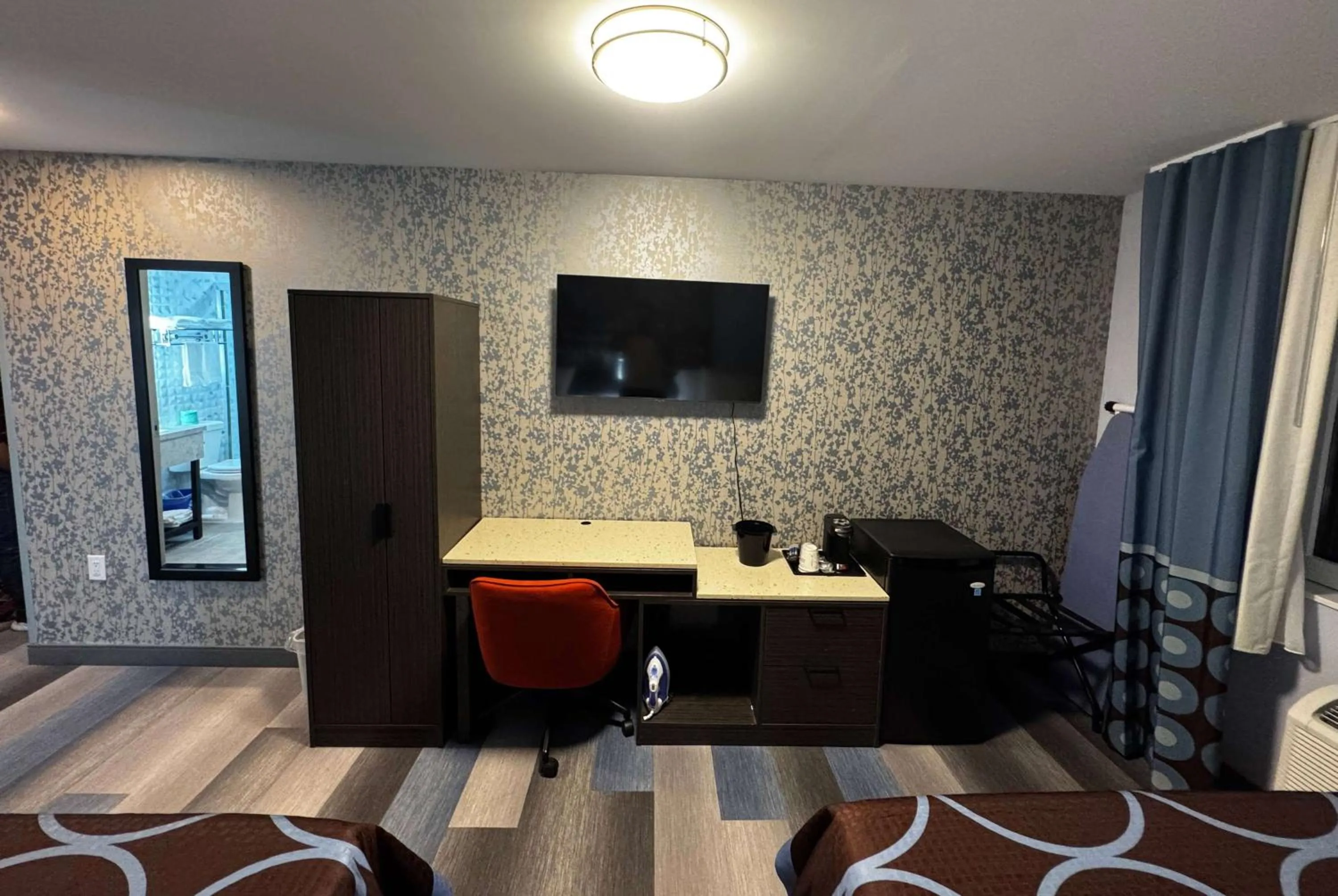 TV and multimedia in Super 8 by Wyndham Brooklyn Fulton Street Broadway Junction