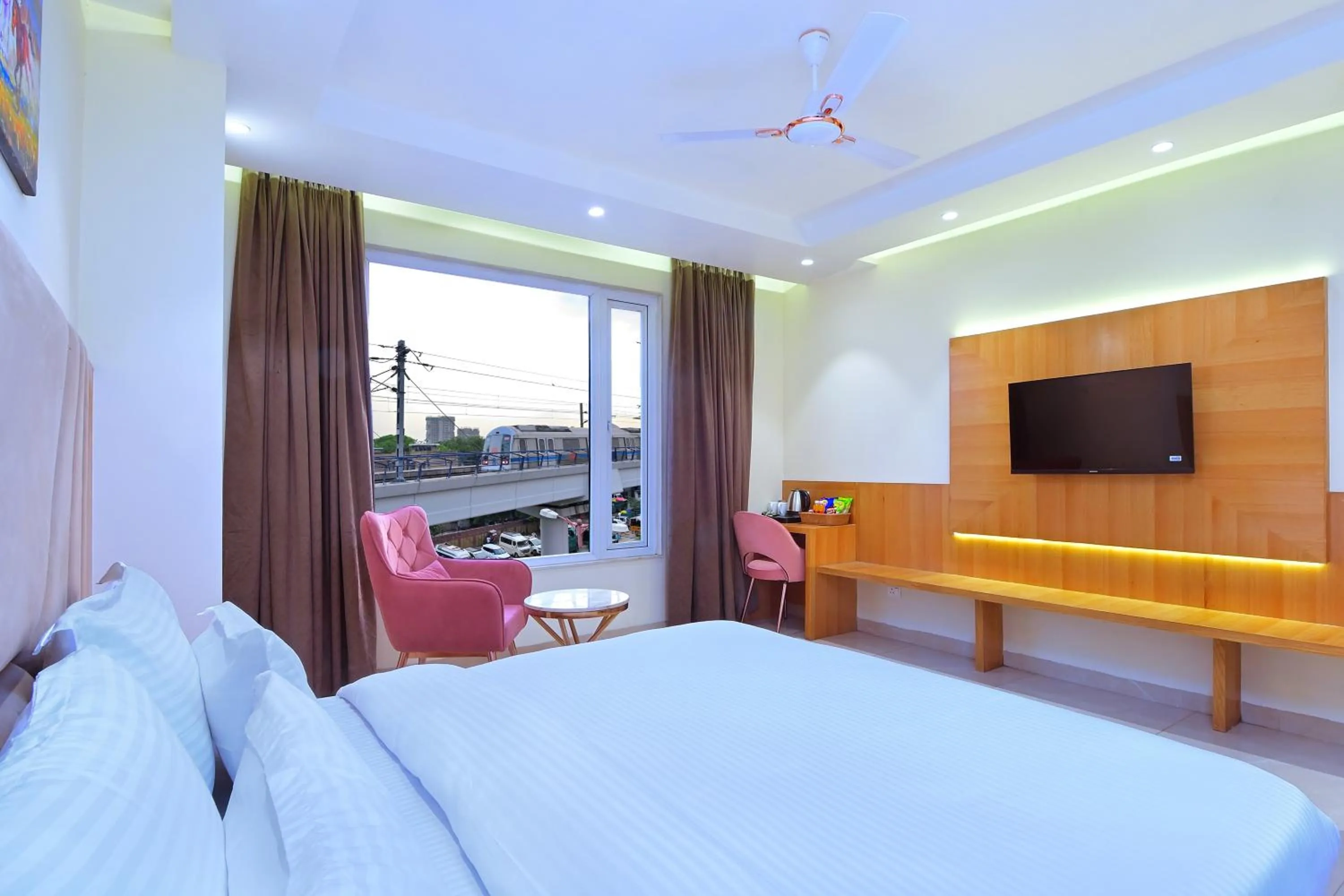 Bedroom, Bed in HOTEL SHANDON-2 Mins From Connaught Place