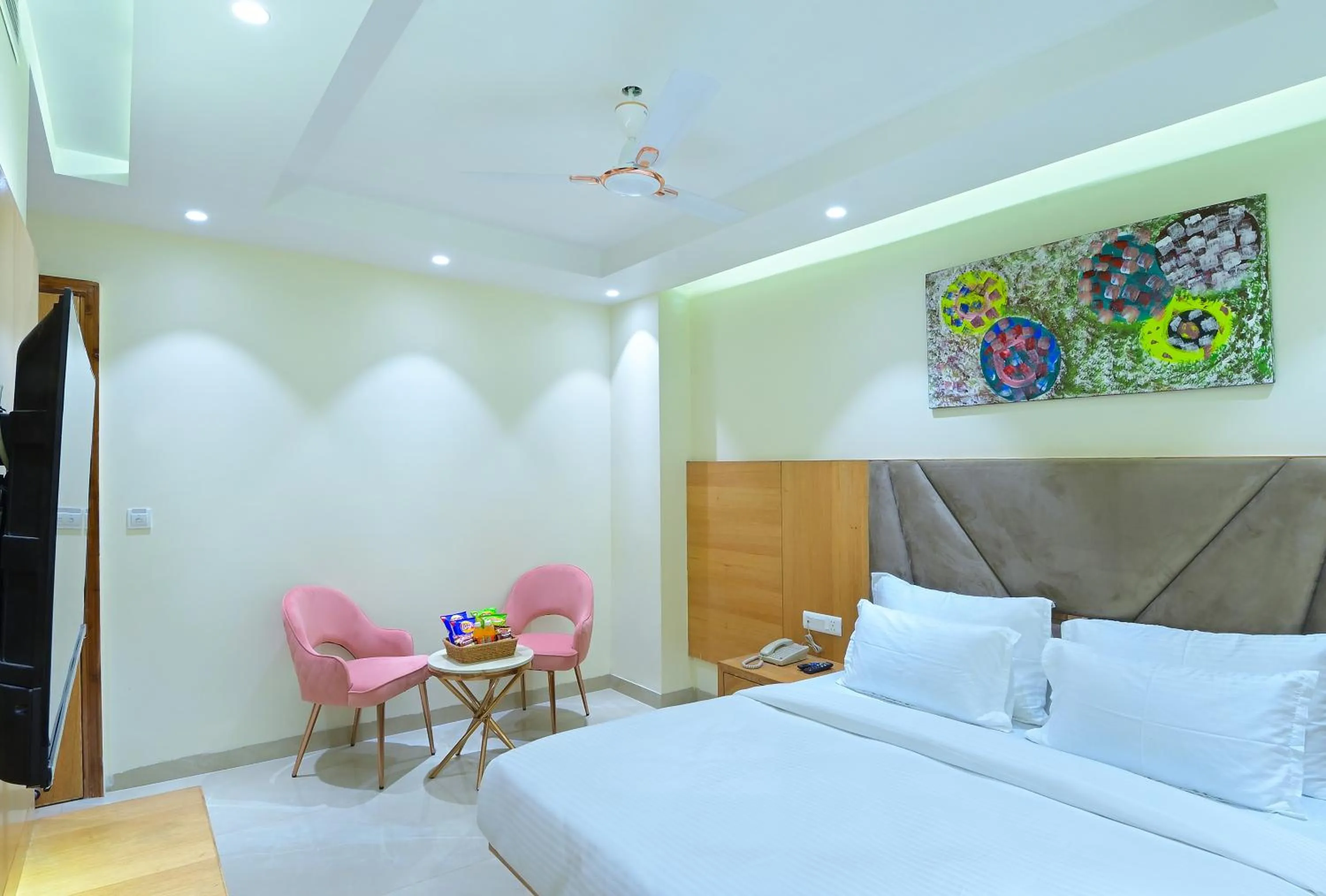 Photo of the whole room, Bed in HOTEL SHANDON-2 Mins From Connaught Place