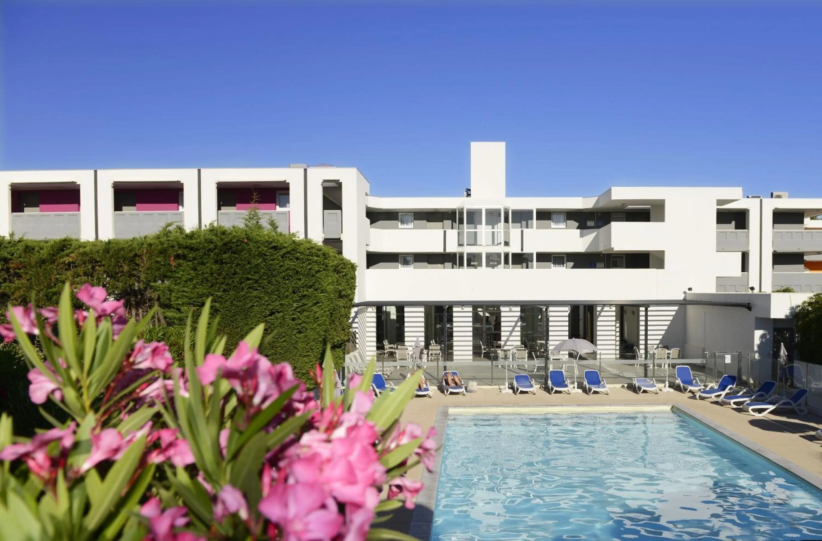 Swimming pool in Résidence Odalys Aqualia
