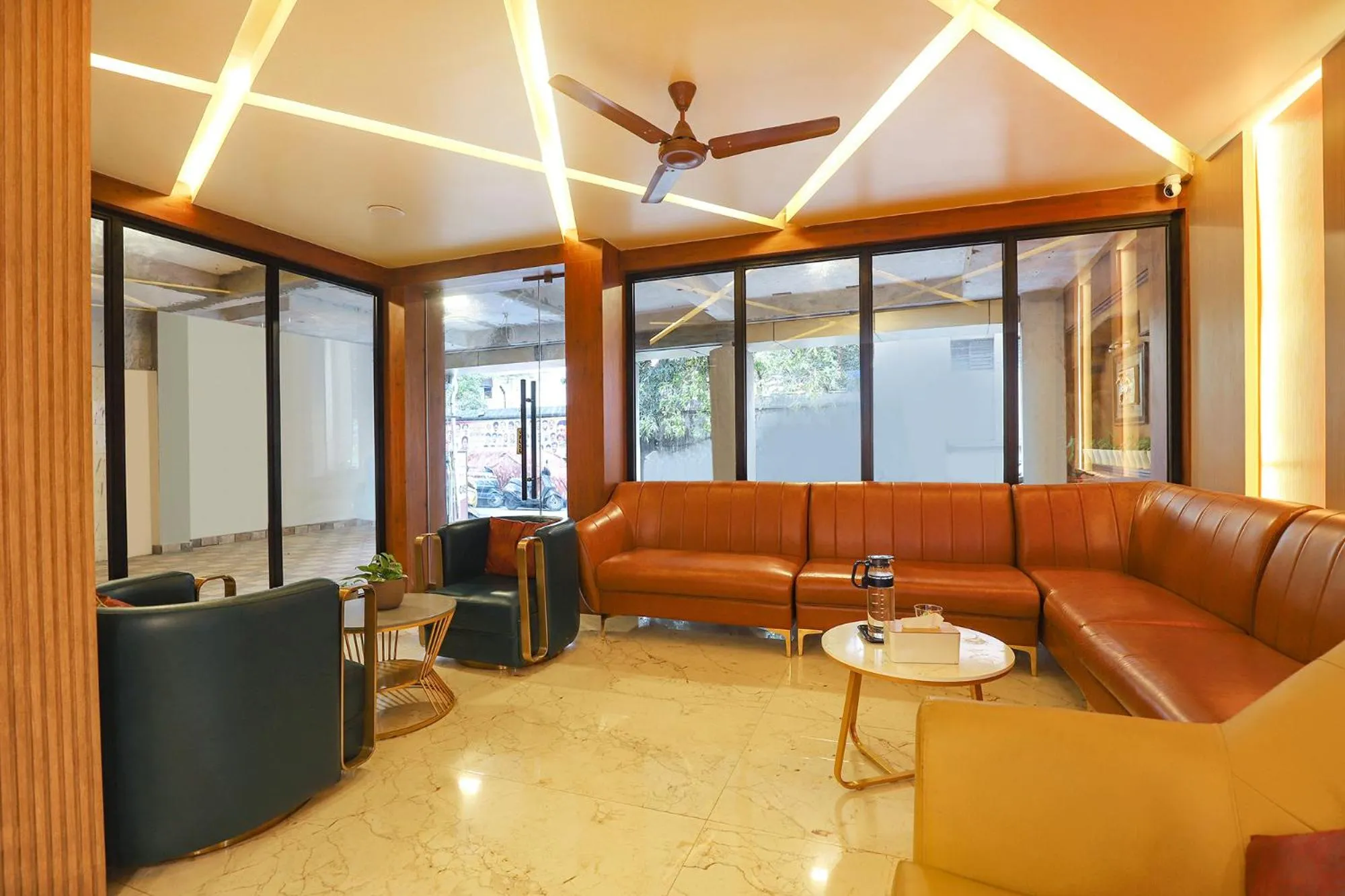 Seating area in FabHotel Nestlay Rooms High Court - Nr Parry's Corner