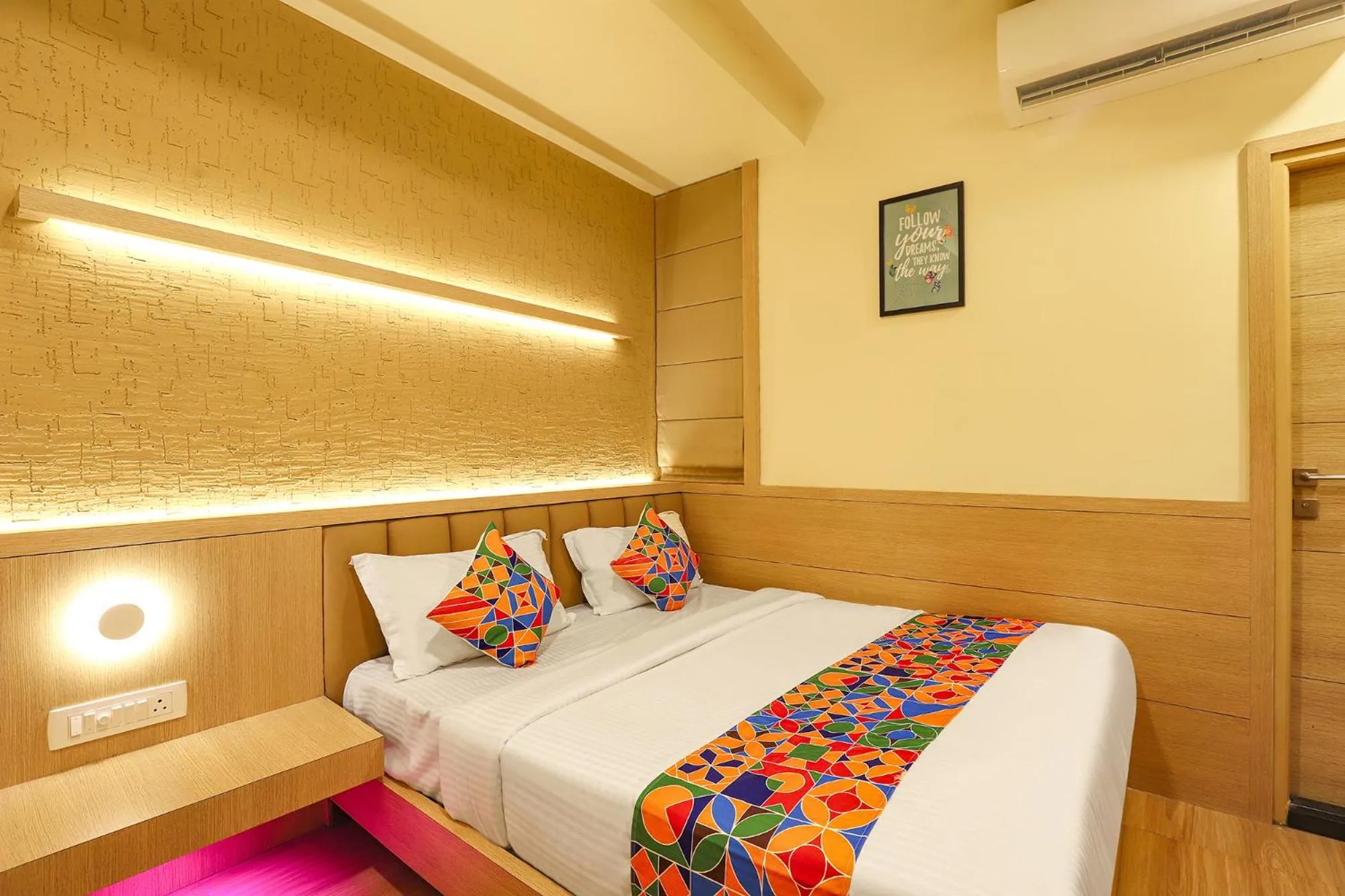 Bed in FabHotel Nestlay Rooms High Court - Nr Parry's Corner