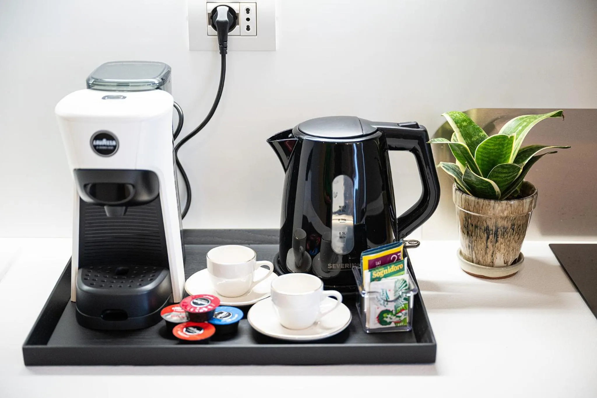 Coffee/tea facilities in Karalin Sonnino Suites