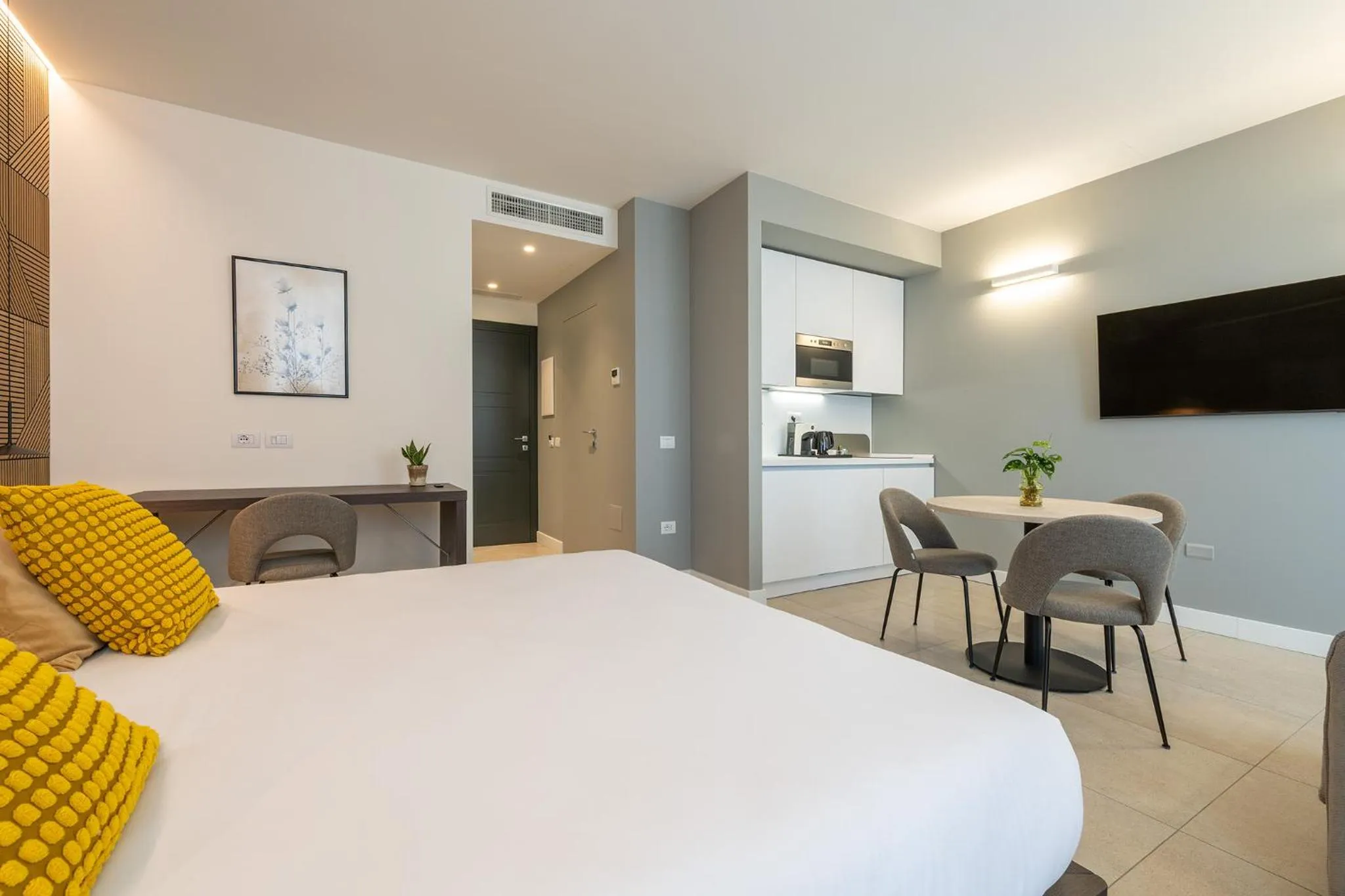 Photo of the whole room, Bed in Karalin Sonnino Suites