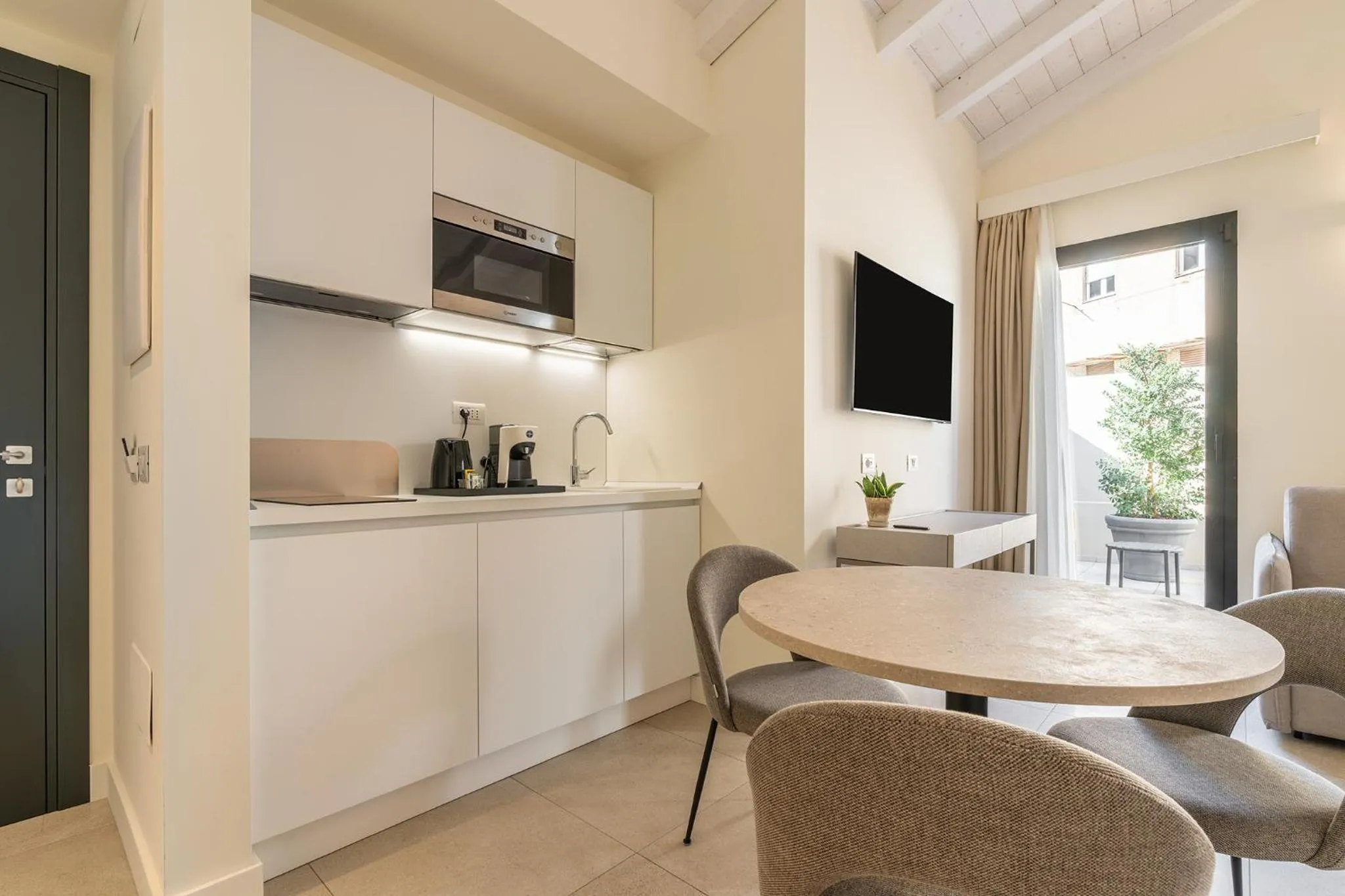 Dining area in Karalin Sonnino Suites