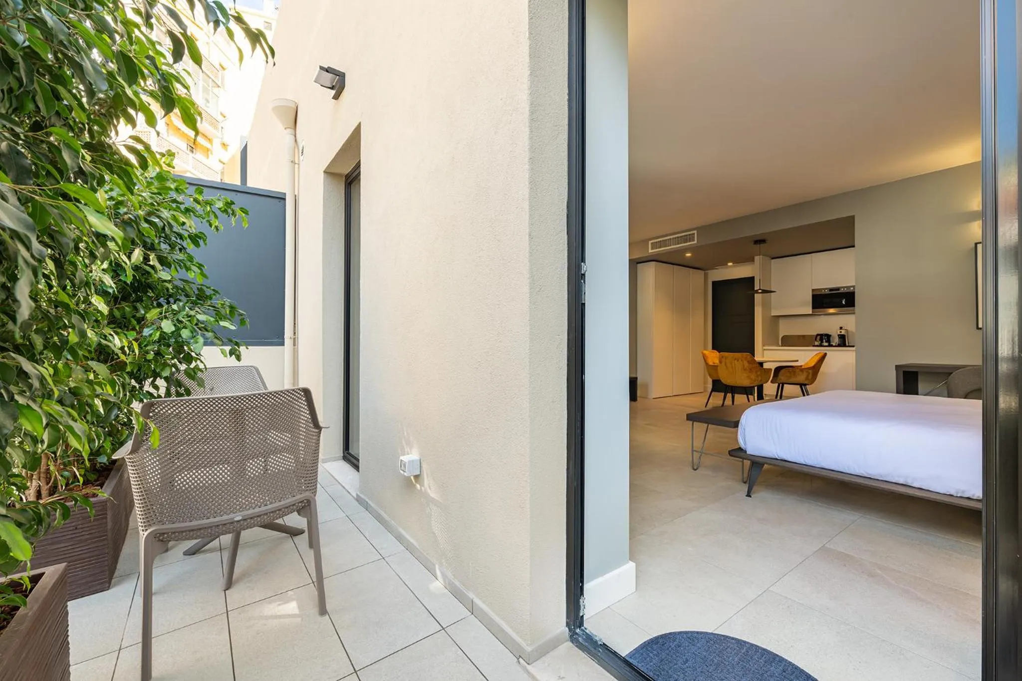 Balcony/Terrace, Bed in Karalin Sonnino Suites