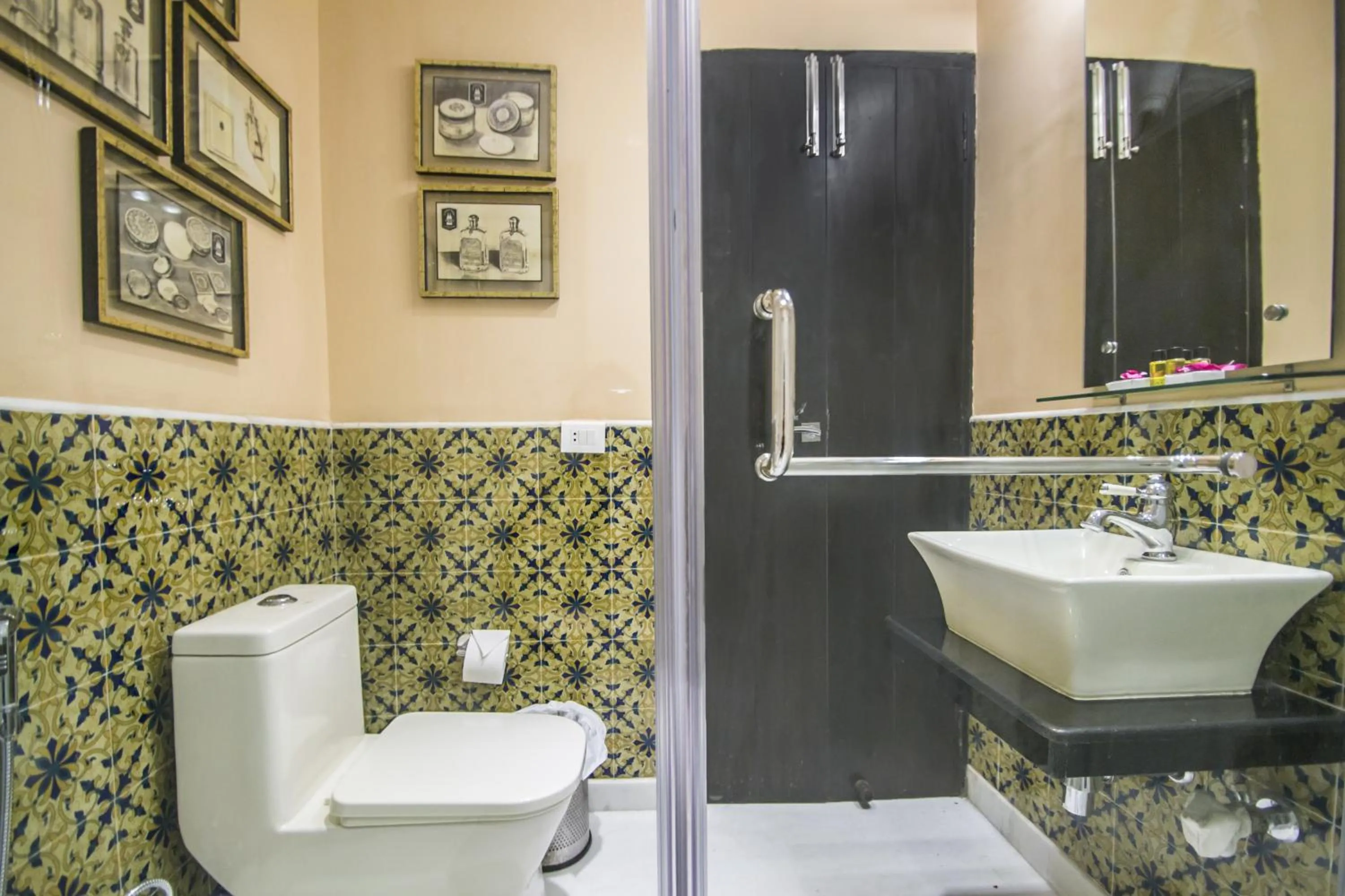 Bathroom in Sonaar Haveli