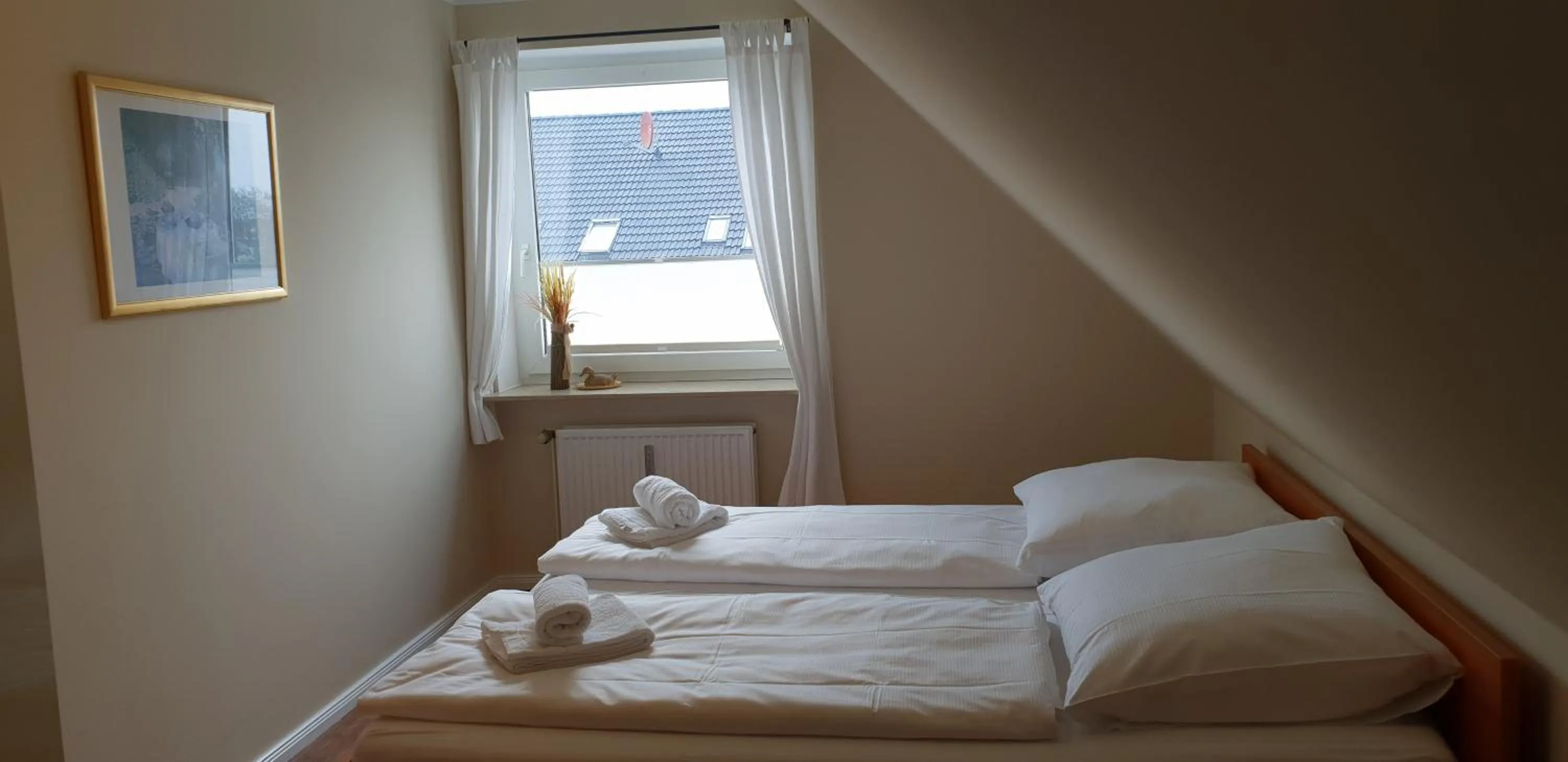 Bedroom, Bed in Airport Hotel One Aparthotel Sylt