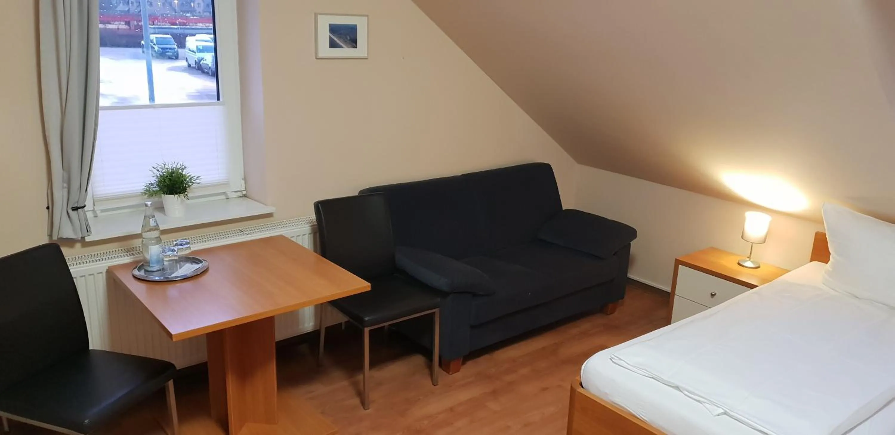 Living room, Bed in Airport Hotel One Aparthotel Sylt