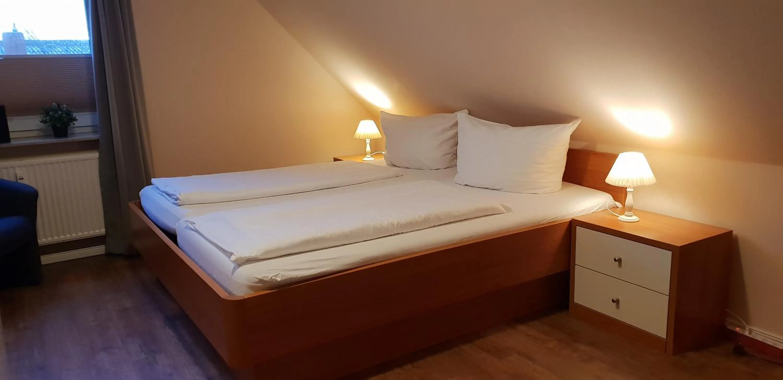 Photo of the whole room, Bed in Airport Hotel One Aparthotel Sylt