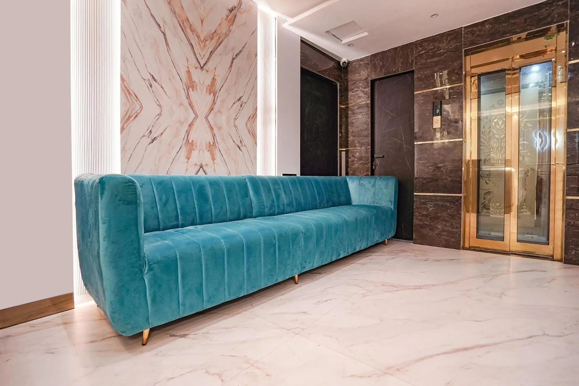 elevator in FabHotel Well Back - Nr BKC