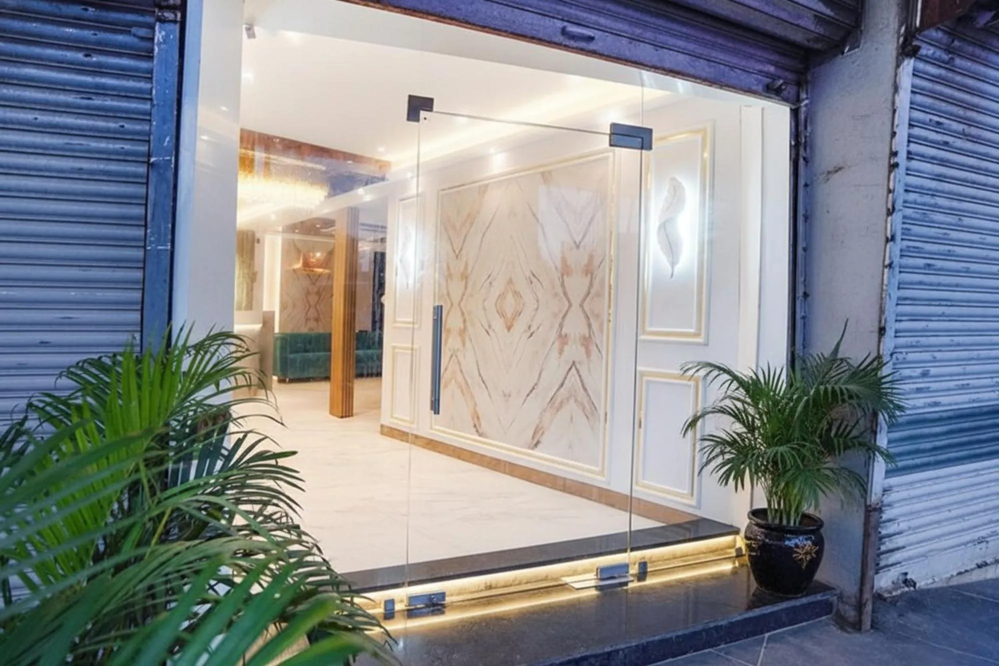 Facade/entrance in FabHotel Well Back - Nr BKC