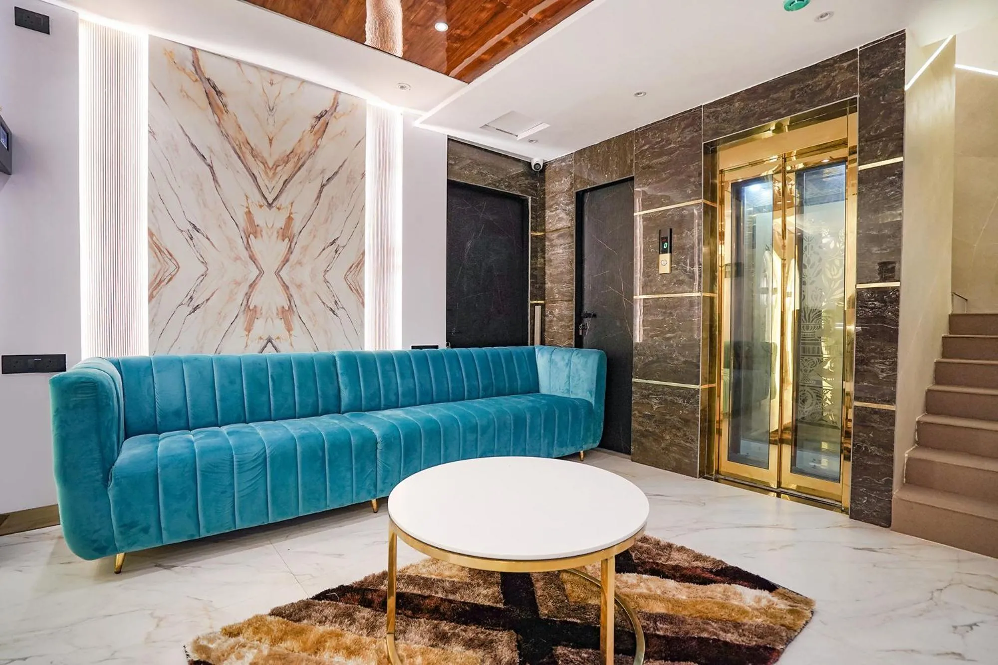 elevator in FabHotel Well Back - Nr BKC