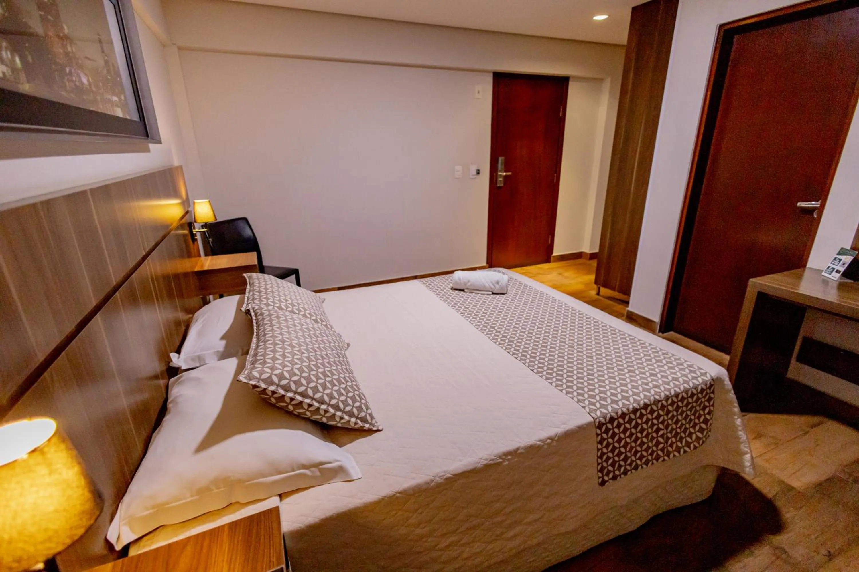 Bed in Padom Business Hotel