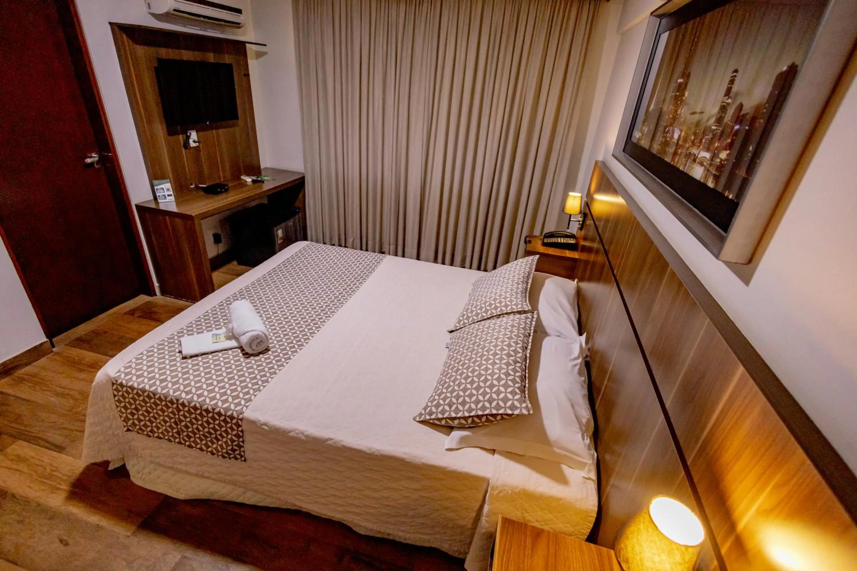 Bed in Padom Business Hotel