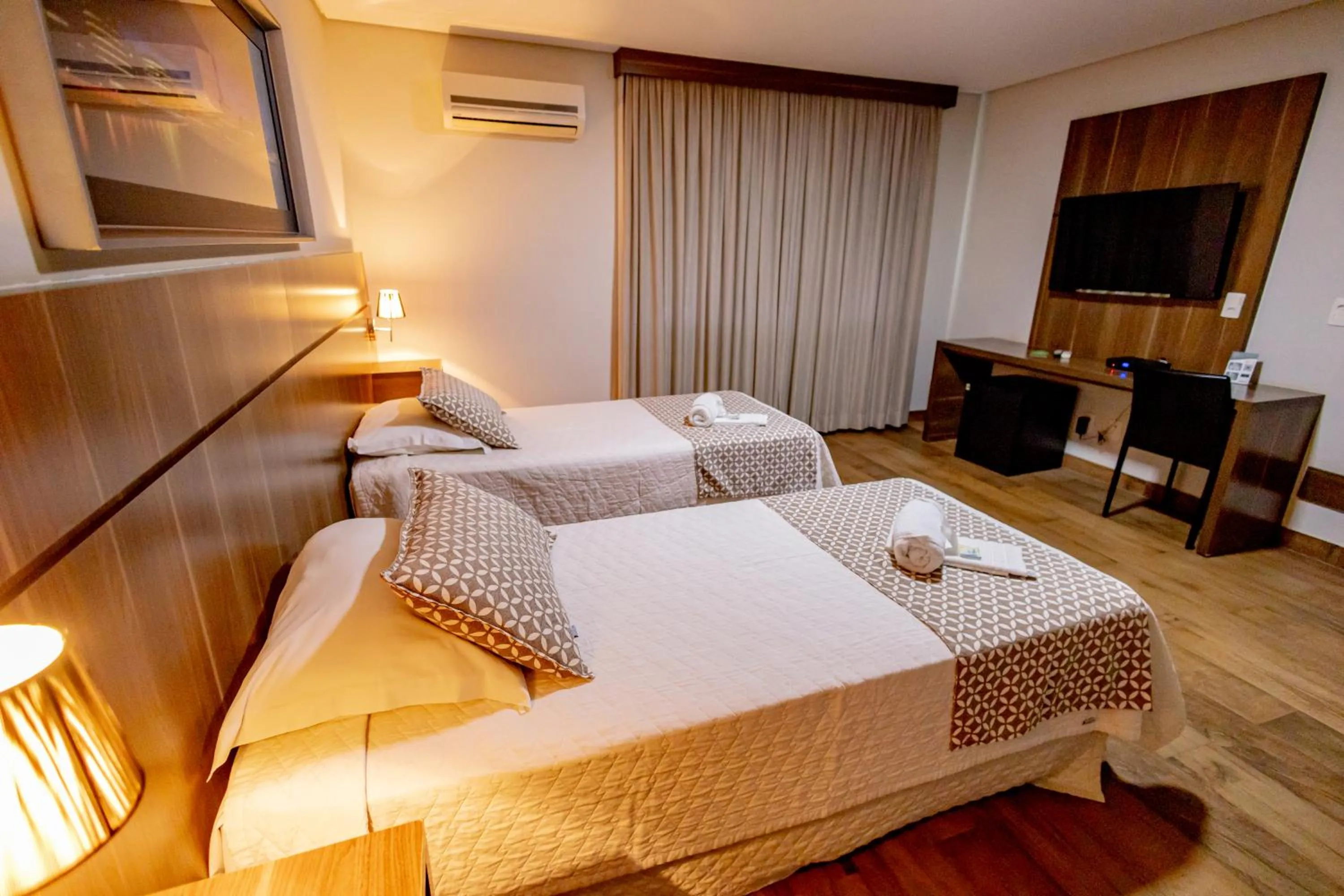 Bed in Padom Business Hotel