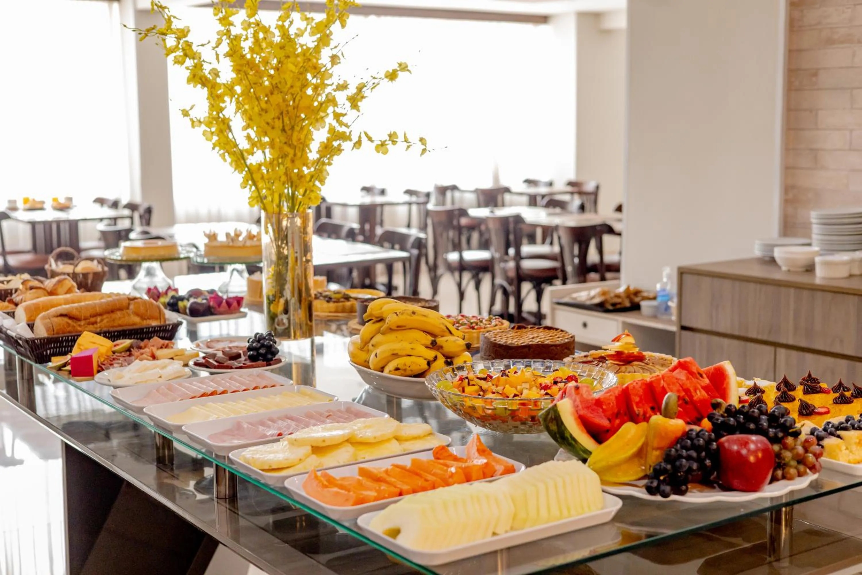 Breakfast in Padom Business Hotel