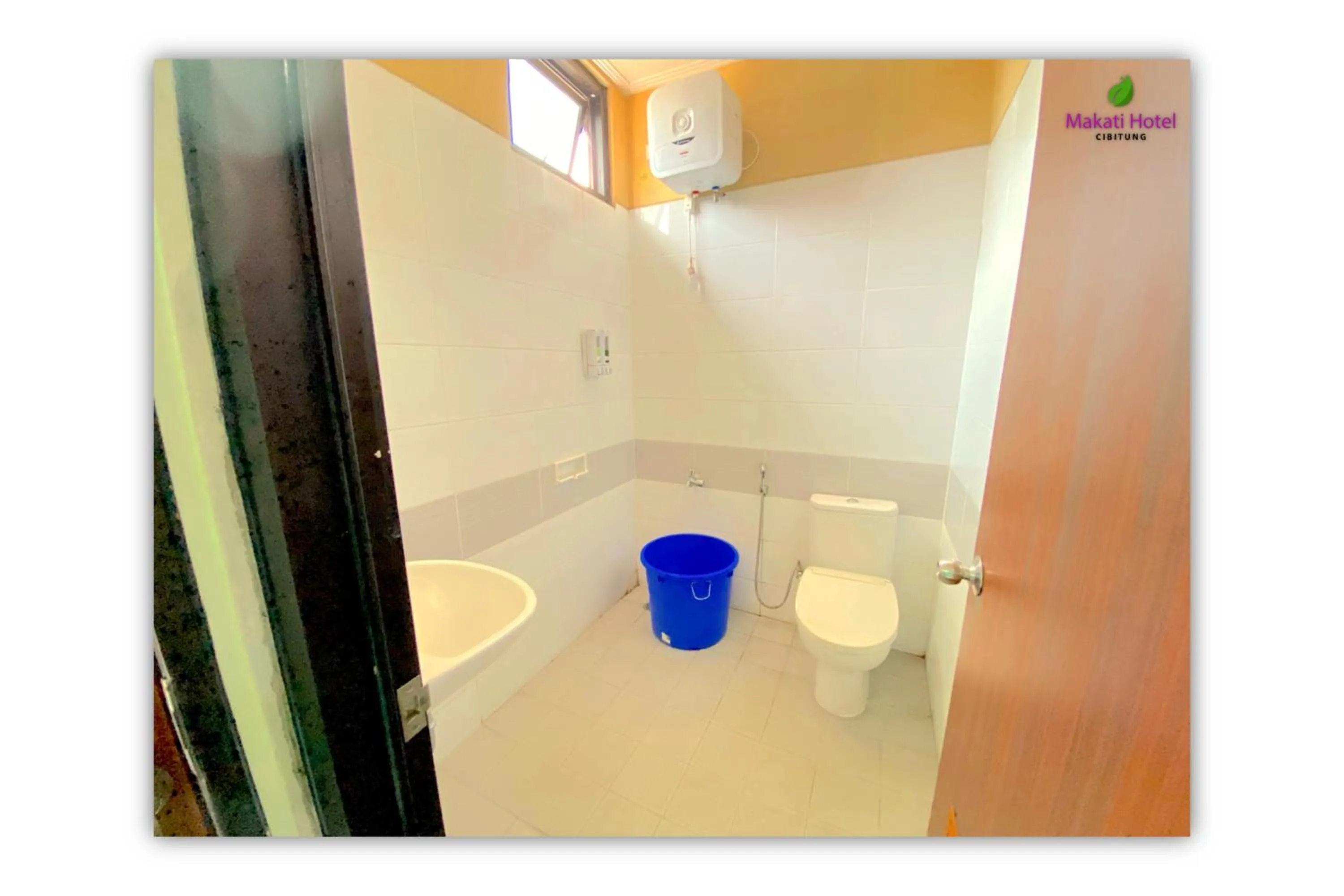 Toilet in Makati Hotel Cibitung