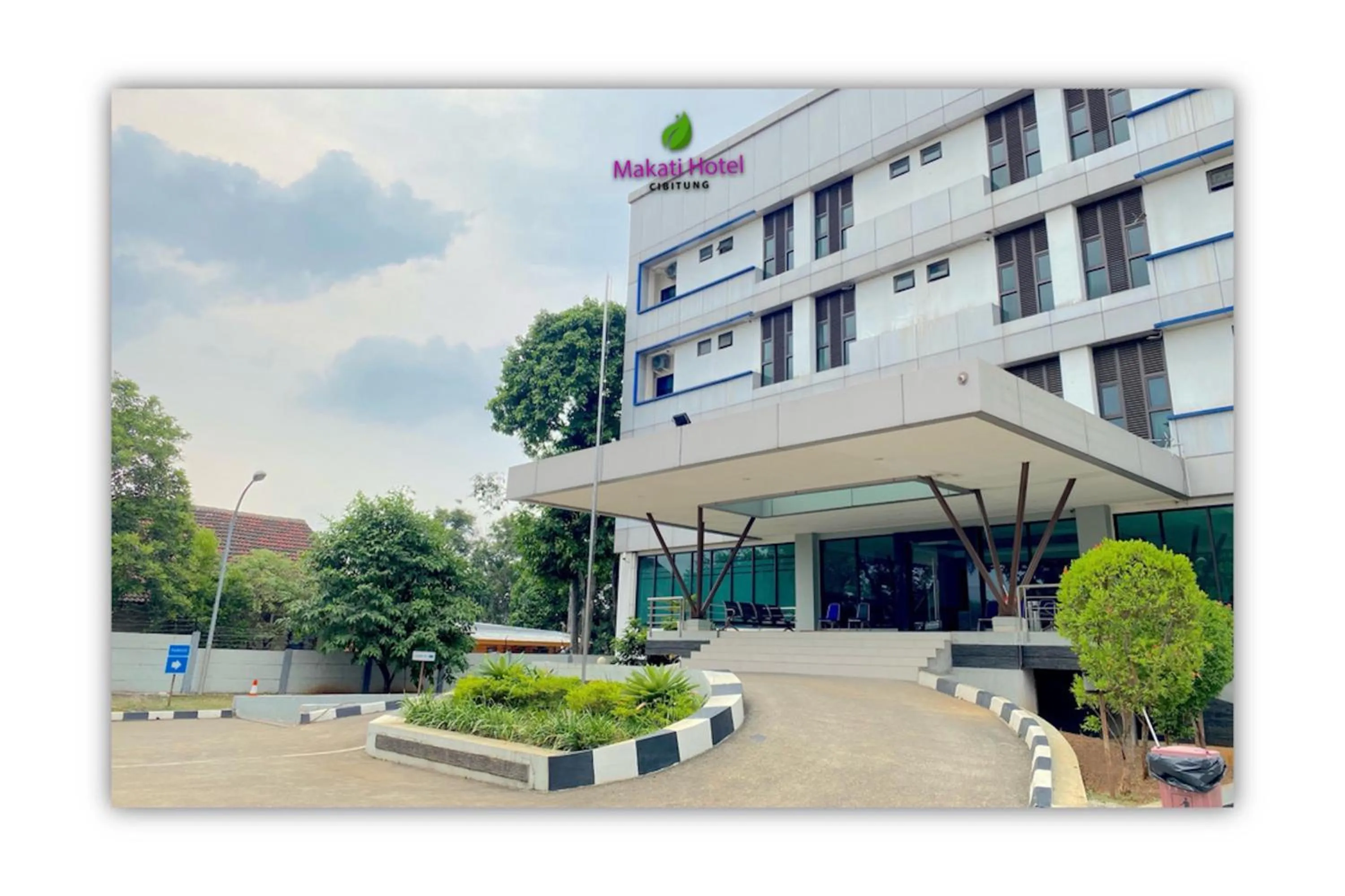 Facade/entrance in Makati Hotel Cibitung