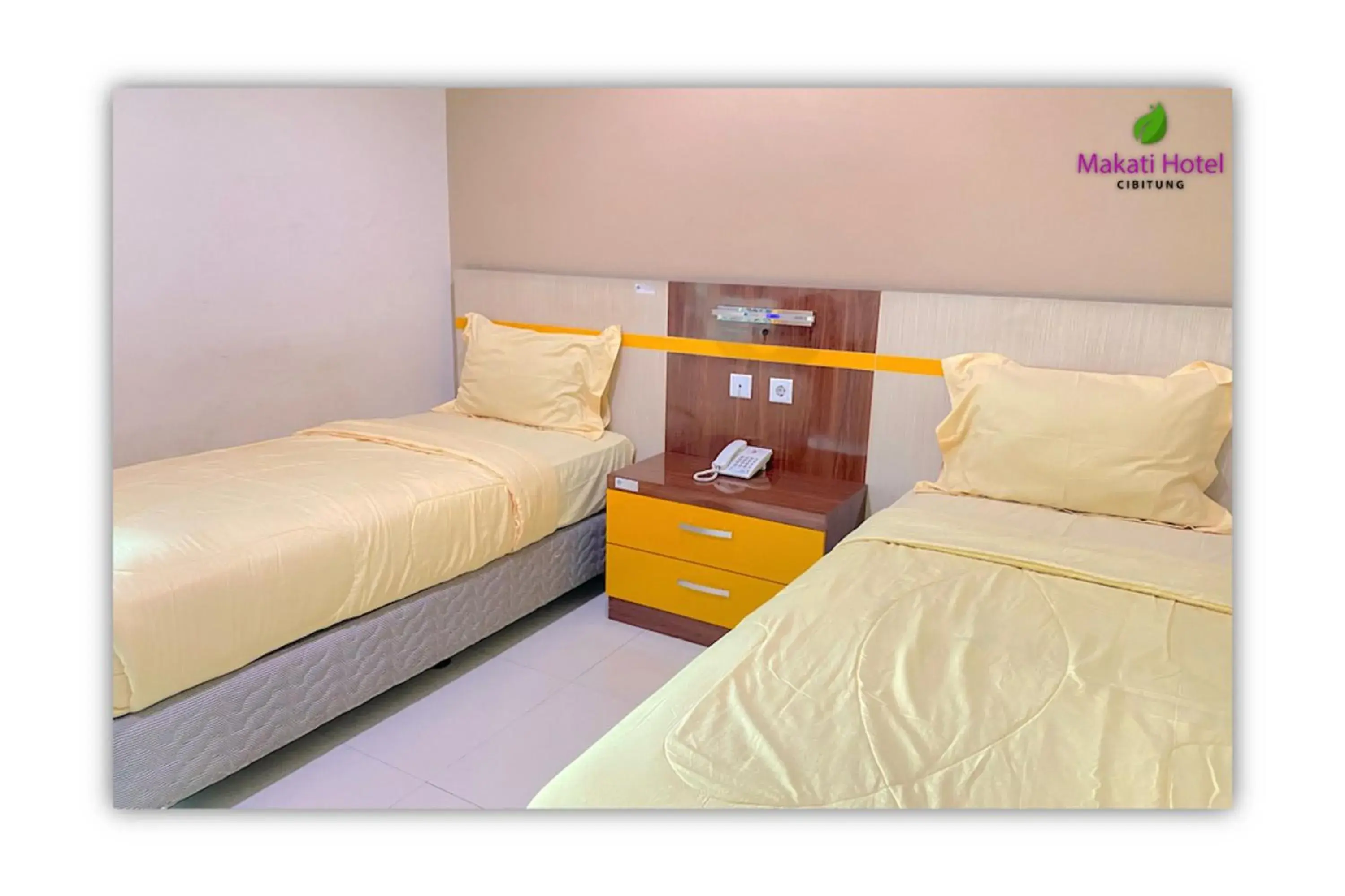 Superior Twin Room in Makati Hotel Cibitung Superior Twin Room in Makati Hotel Cibitung