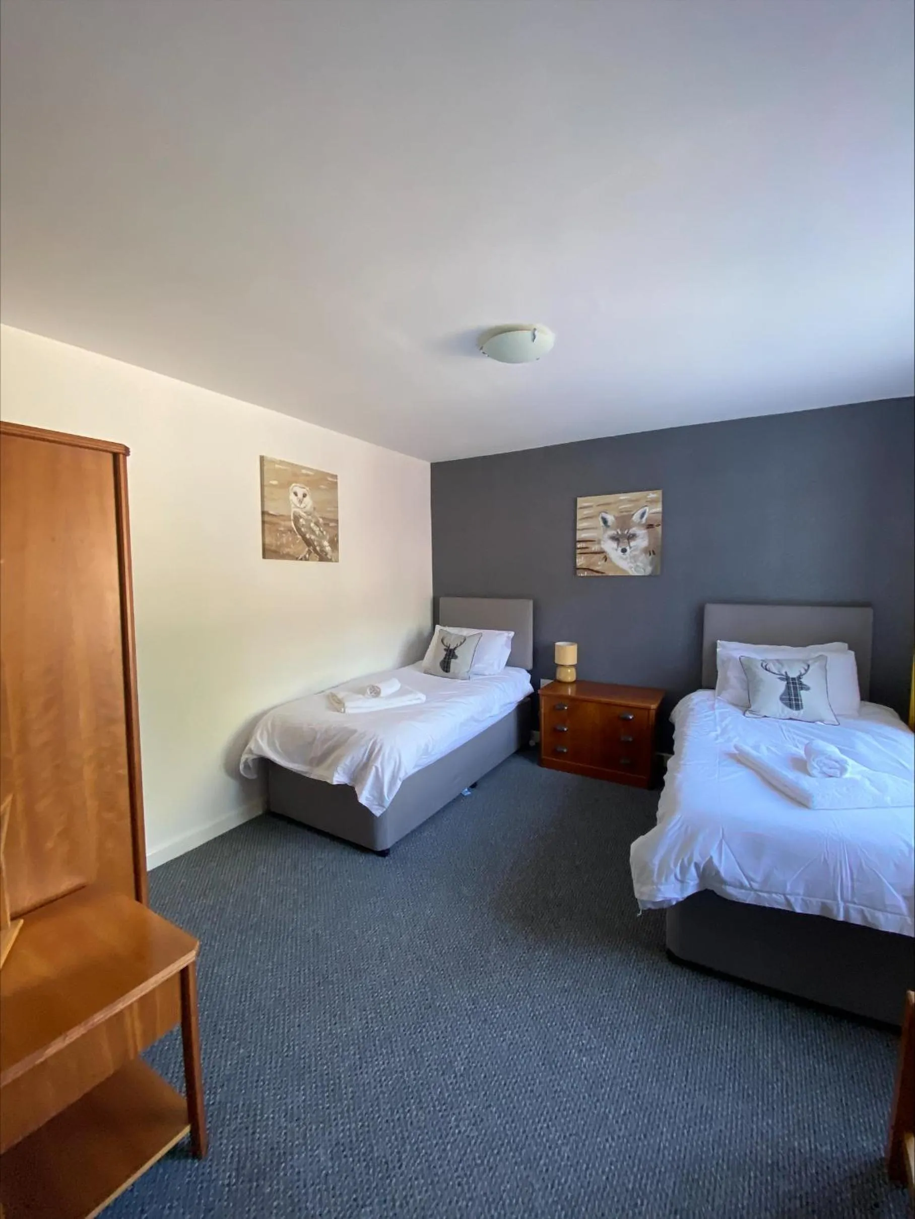 Bedroom in Burlton Inn