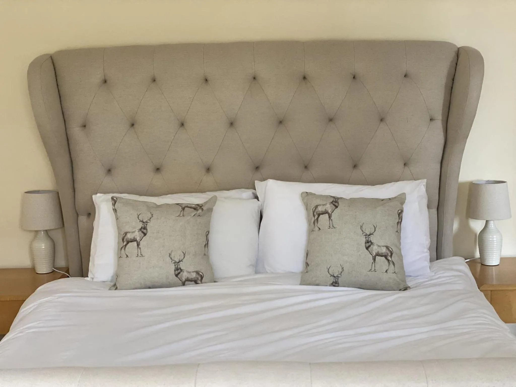 Bedroom in Burlton Inn