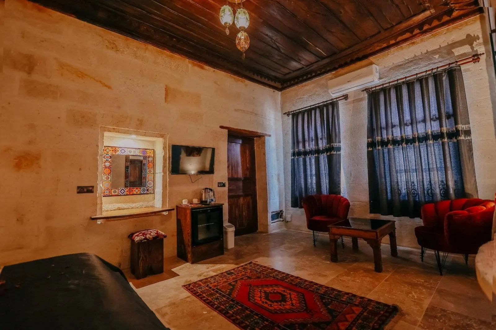 TV and multimedia in Zümrütü Anka Cave