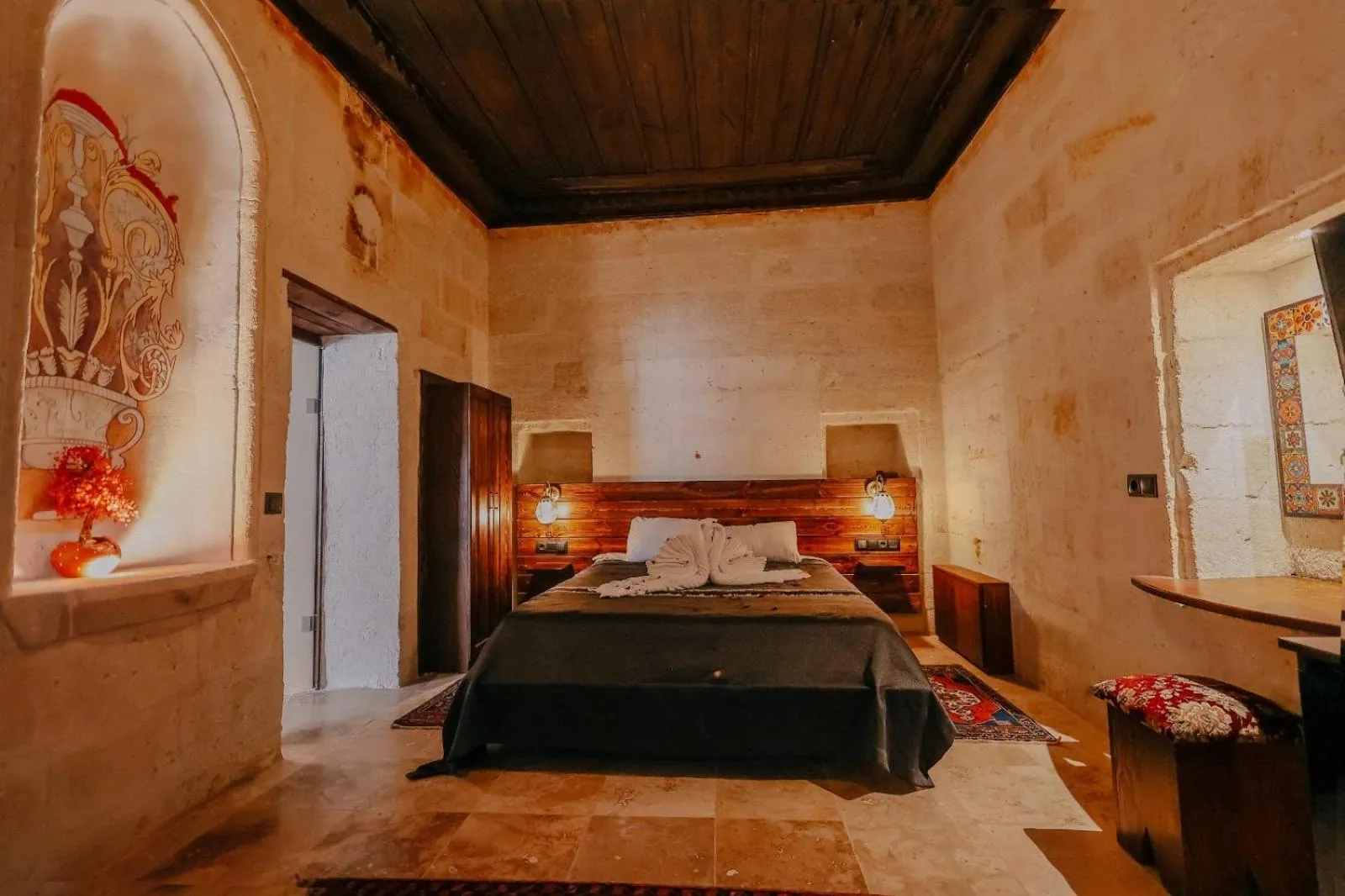 Bedroom, Bed in Zümrütü Anka Cave