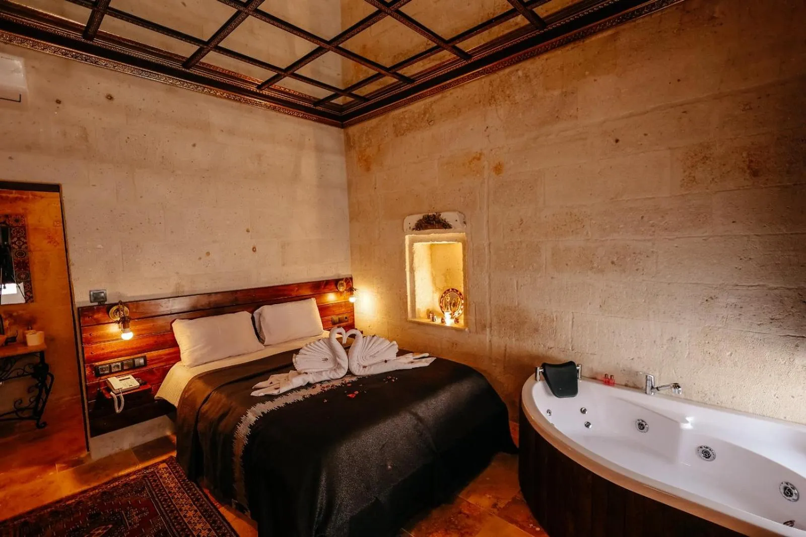 Bedroom, Bed in Zümrütü Anka Cave