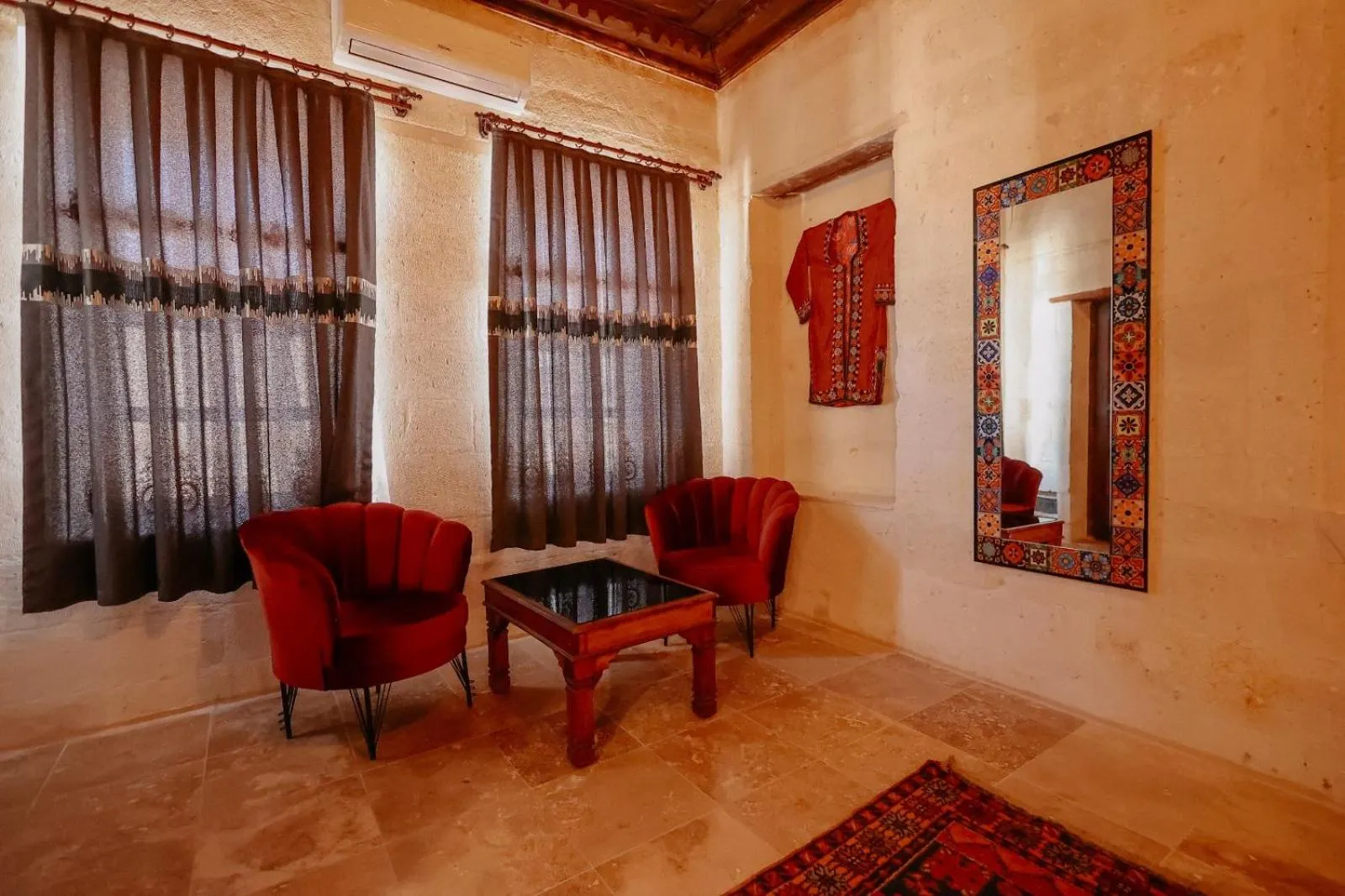 Seating area in Zümrütü Anka Cave