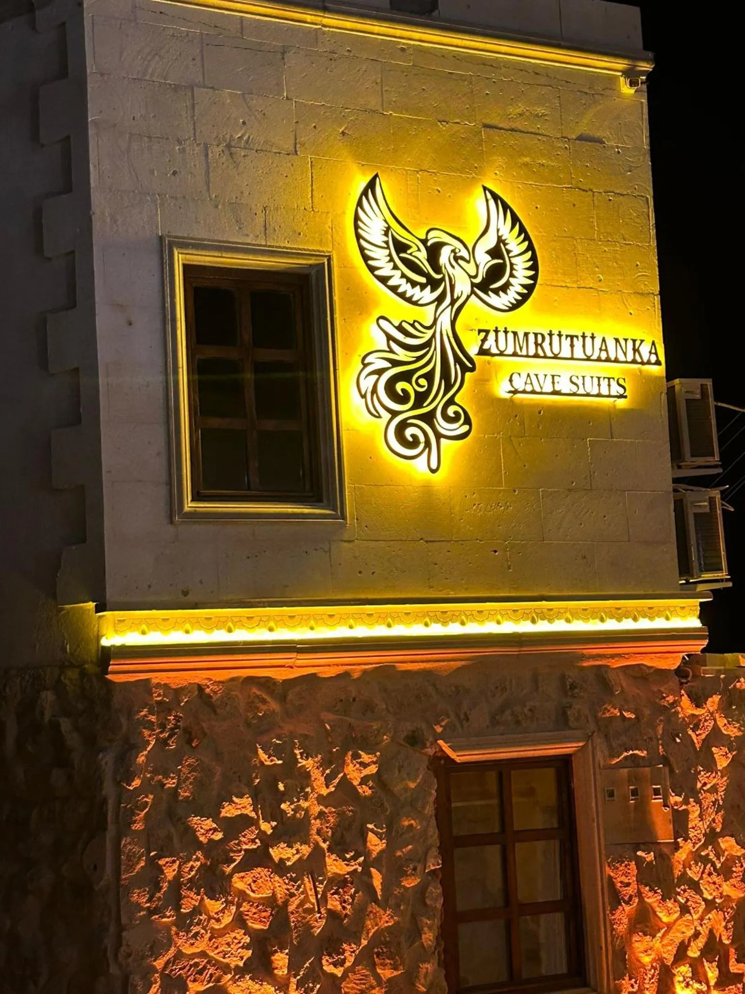 Property building in Zümrütü anka cave