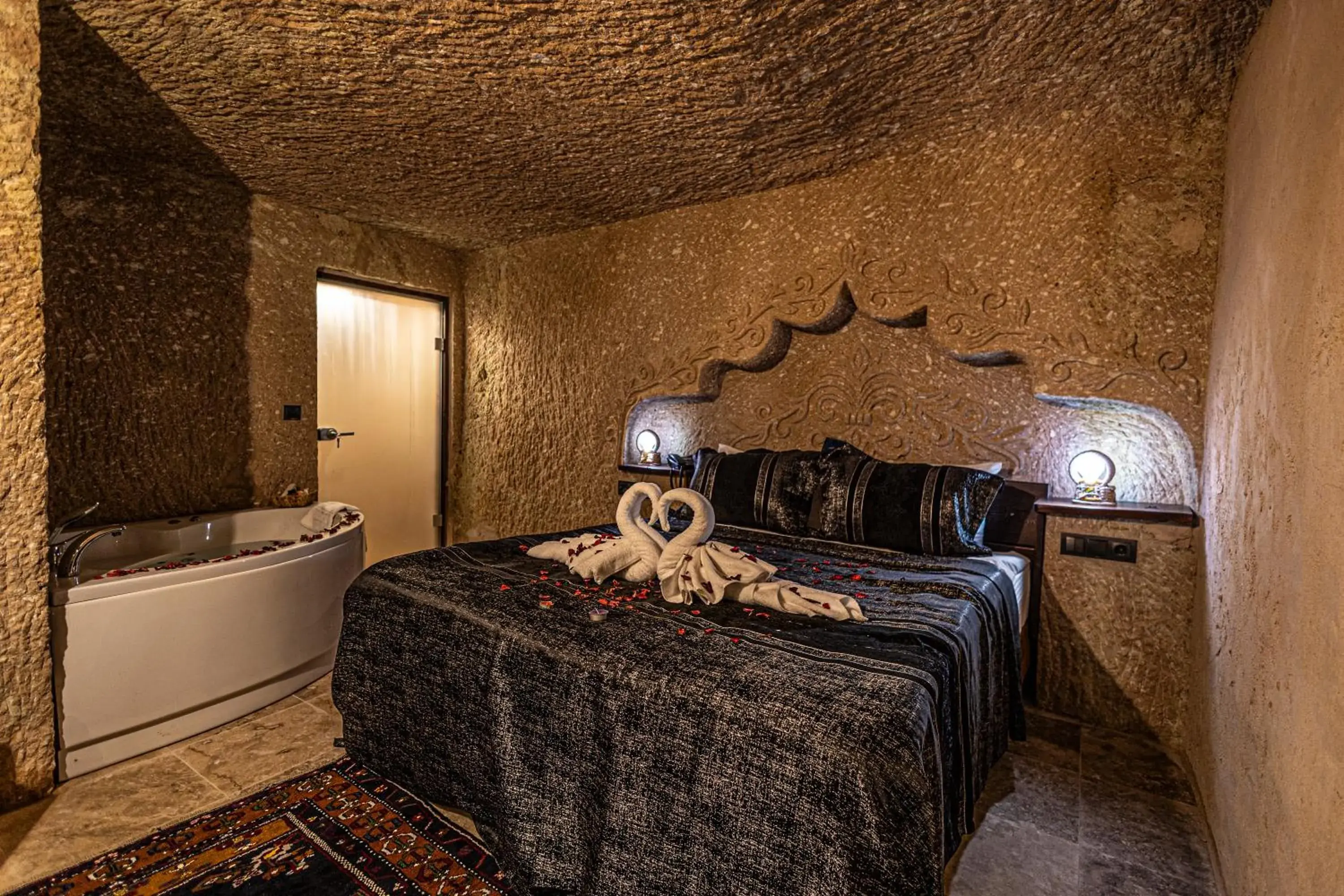 Quadruple Room in Zümrütü Anka Cave Quadruple Room in Zümrütü Anka Cave