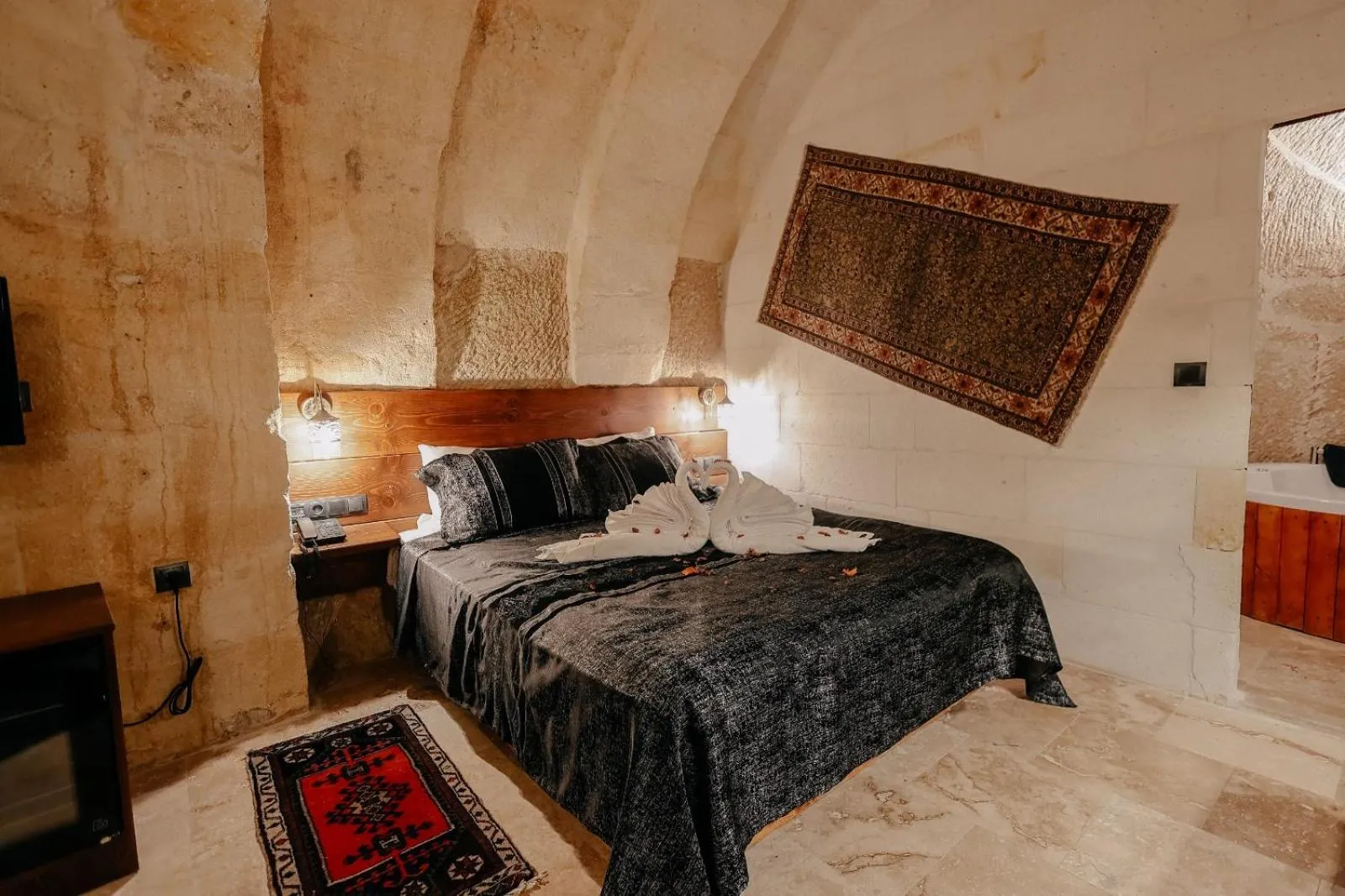 Bedroom, Bed in Zümrütü Anka Cave