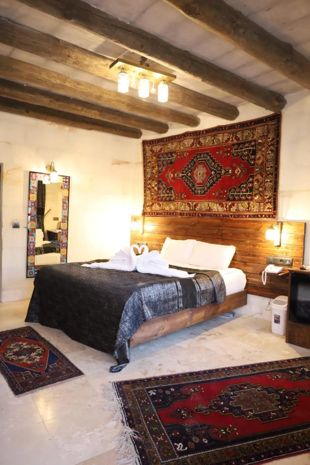 Bed in Zümrütü anka cave