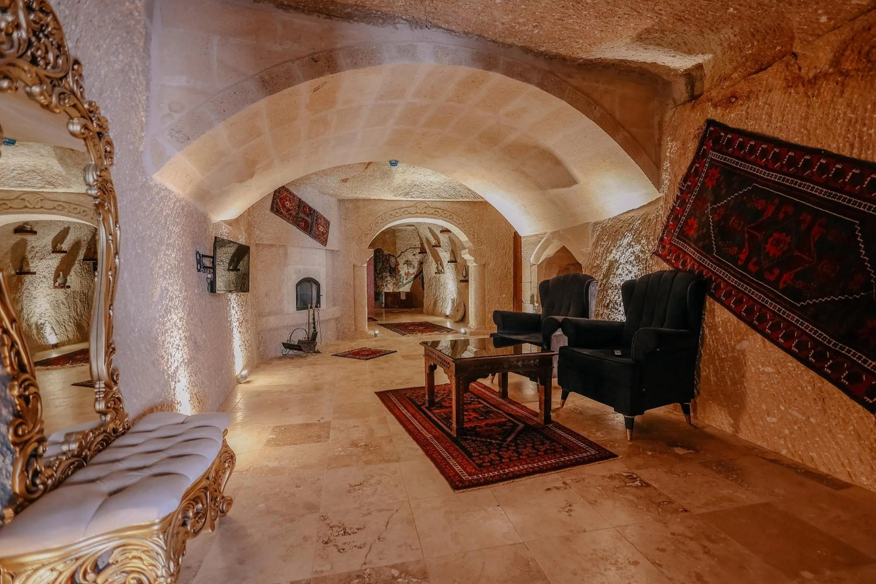 Zümrütü anka cave