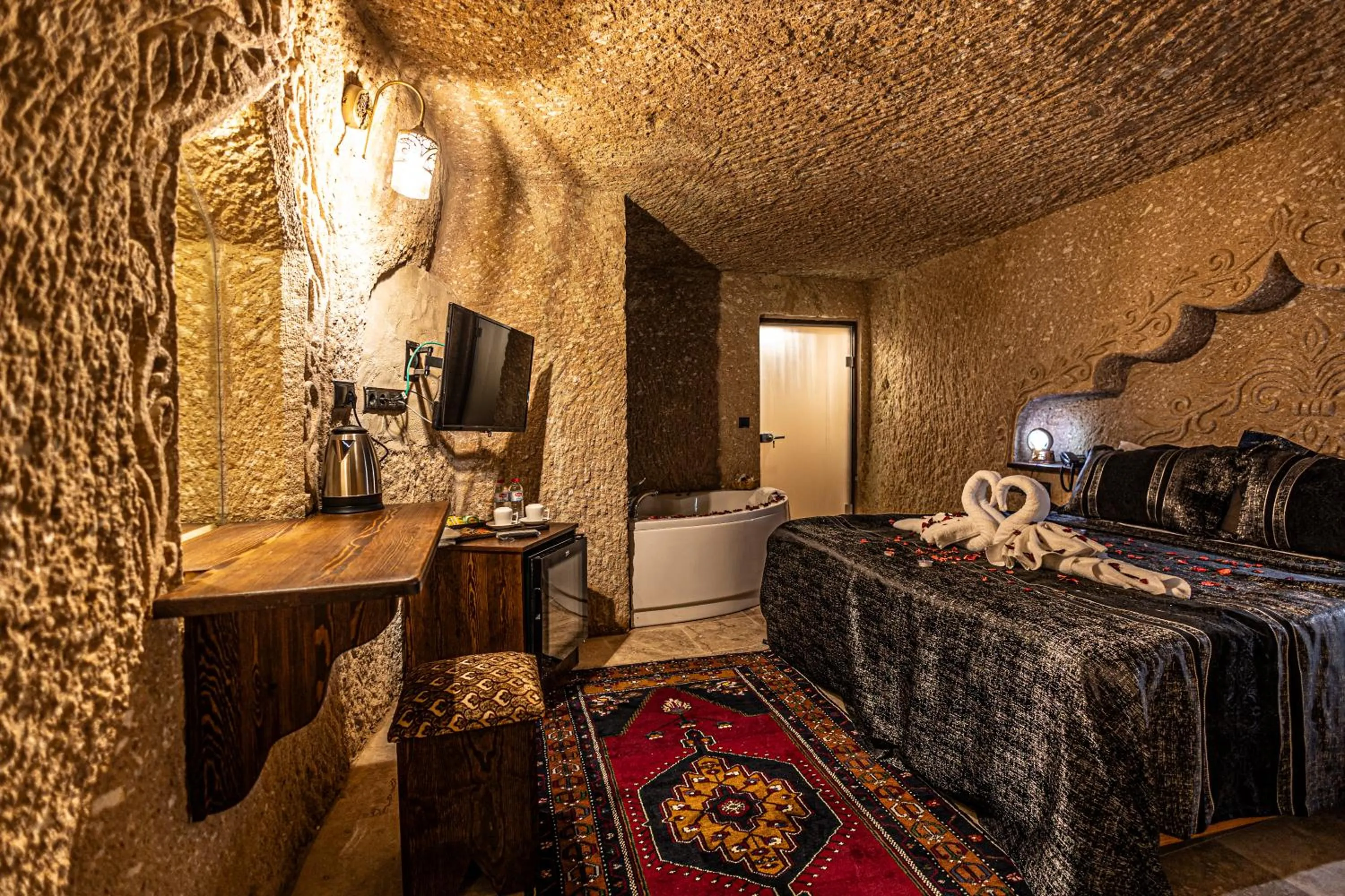 Breakfast, Bed in Zümrütü anka cave