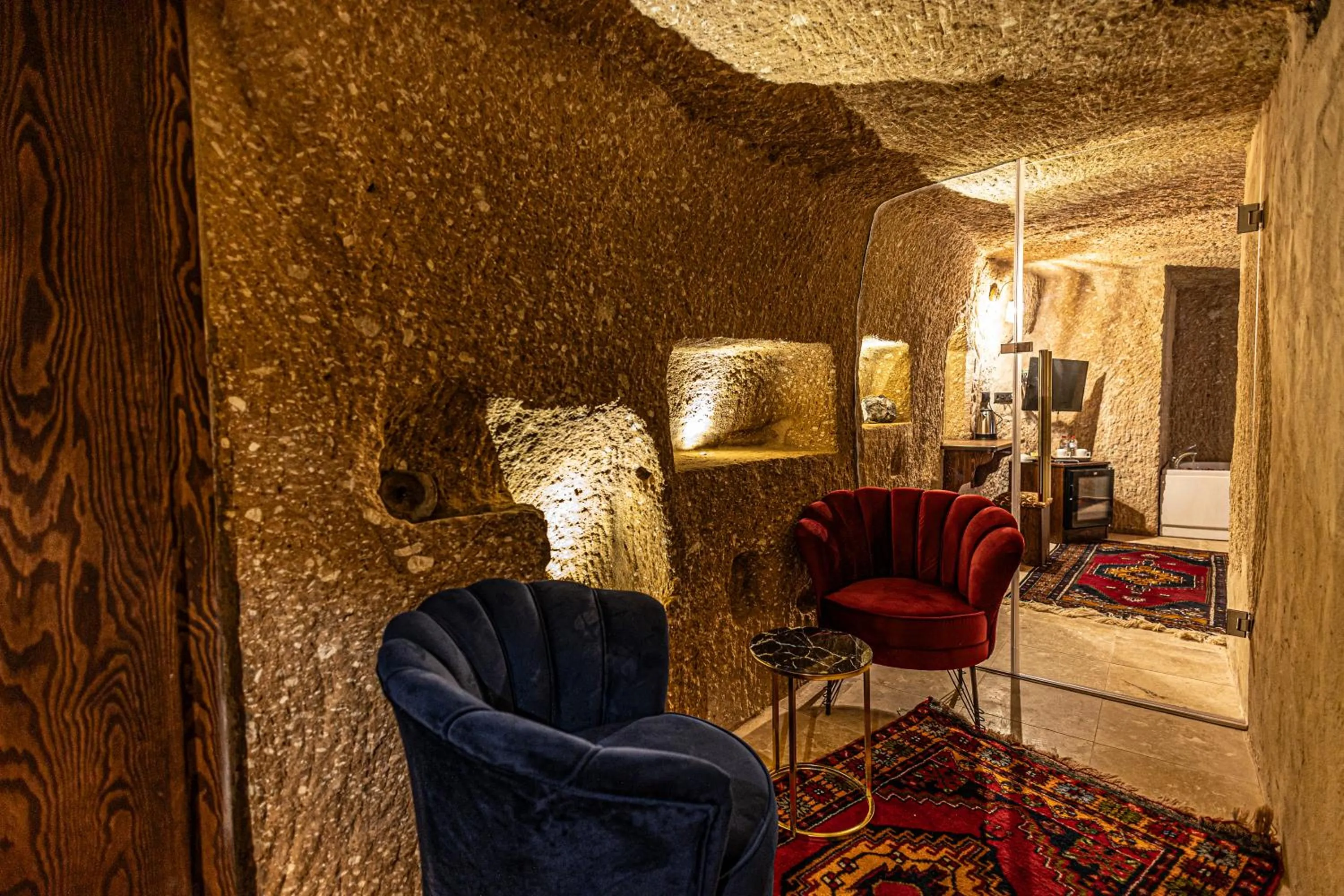 Breakfast in Zümrütü anka cave